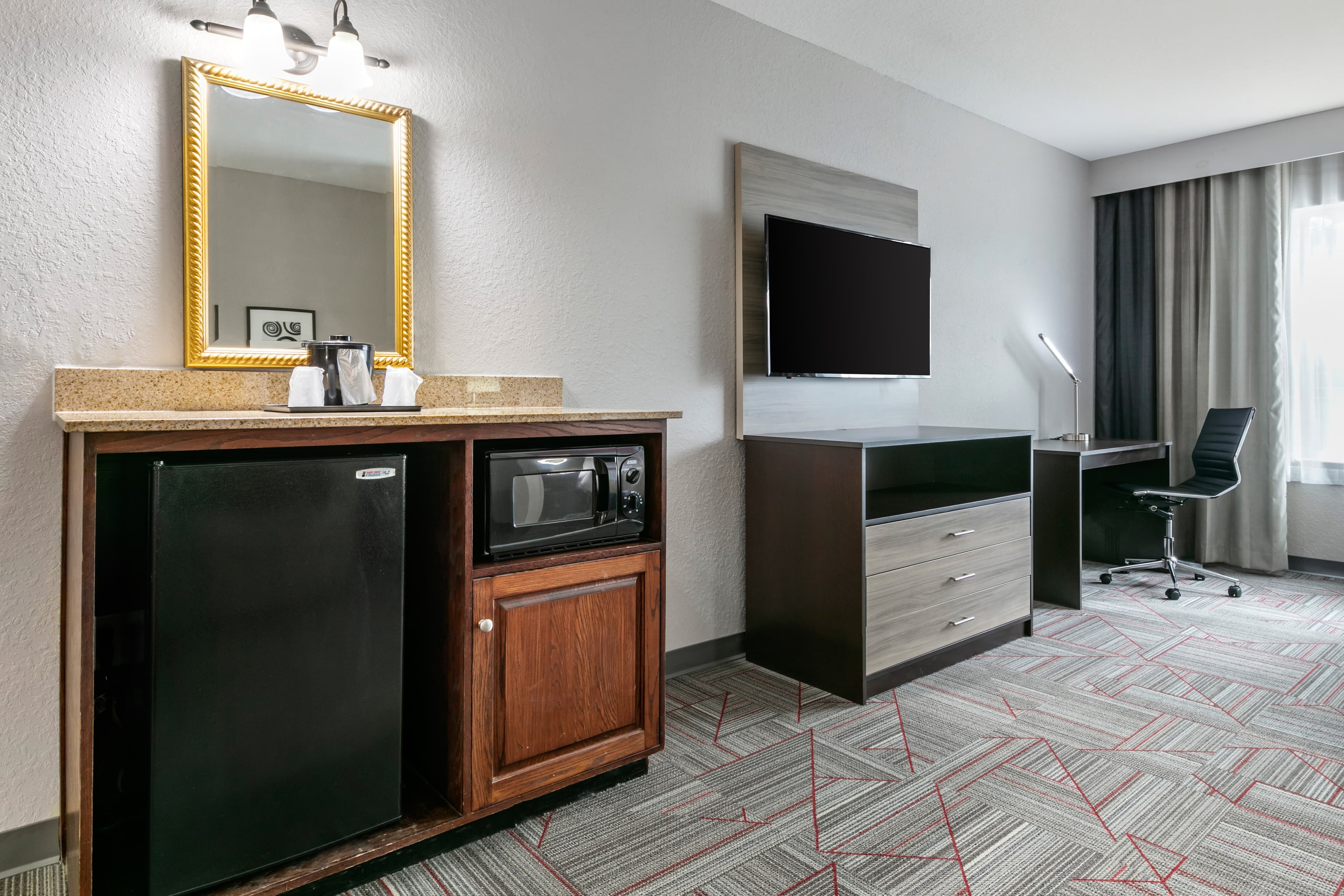 Clarion Pointe Columbus-Bradley Park — 10
