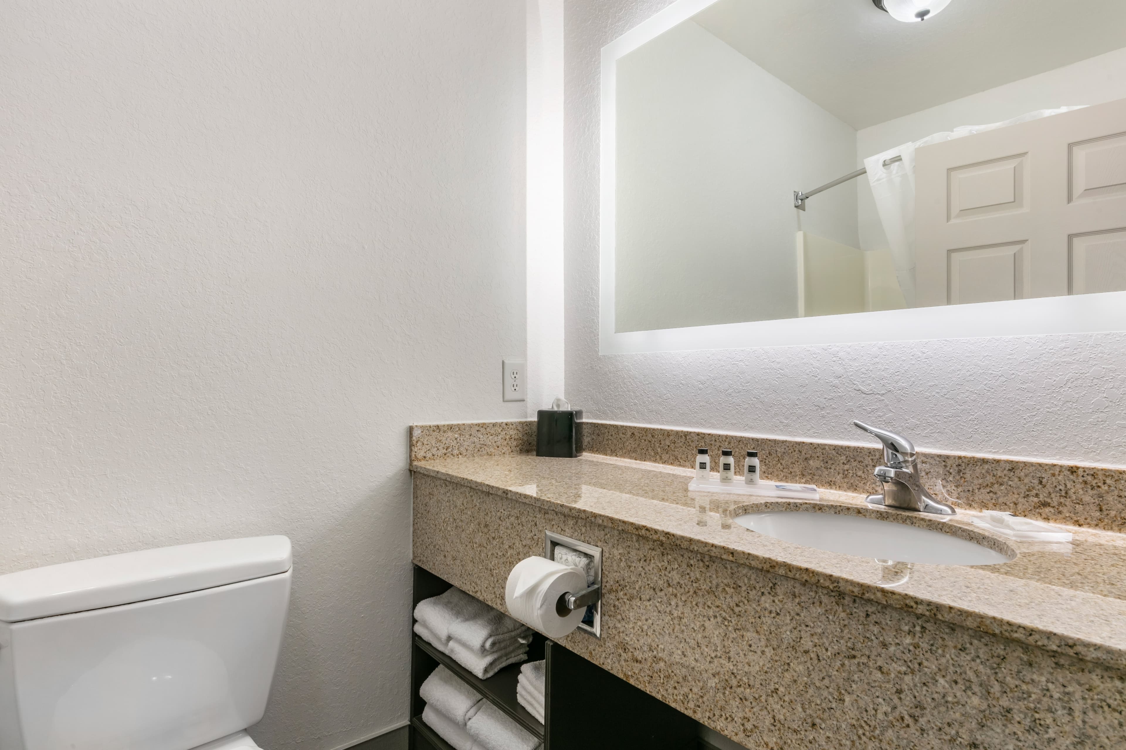 Clarion Pointe Columbus-Bradley Park — 39