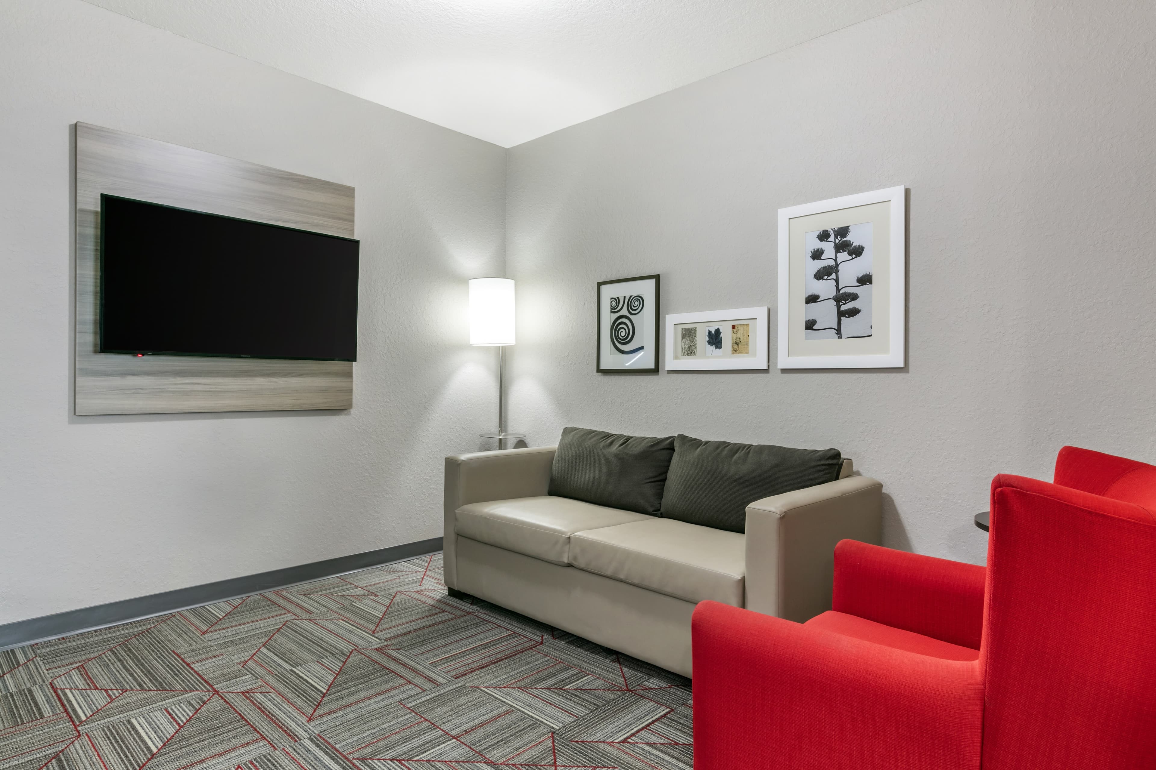 Clarion Pointe Columbus-Bradley Park — 32