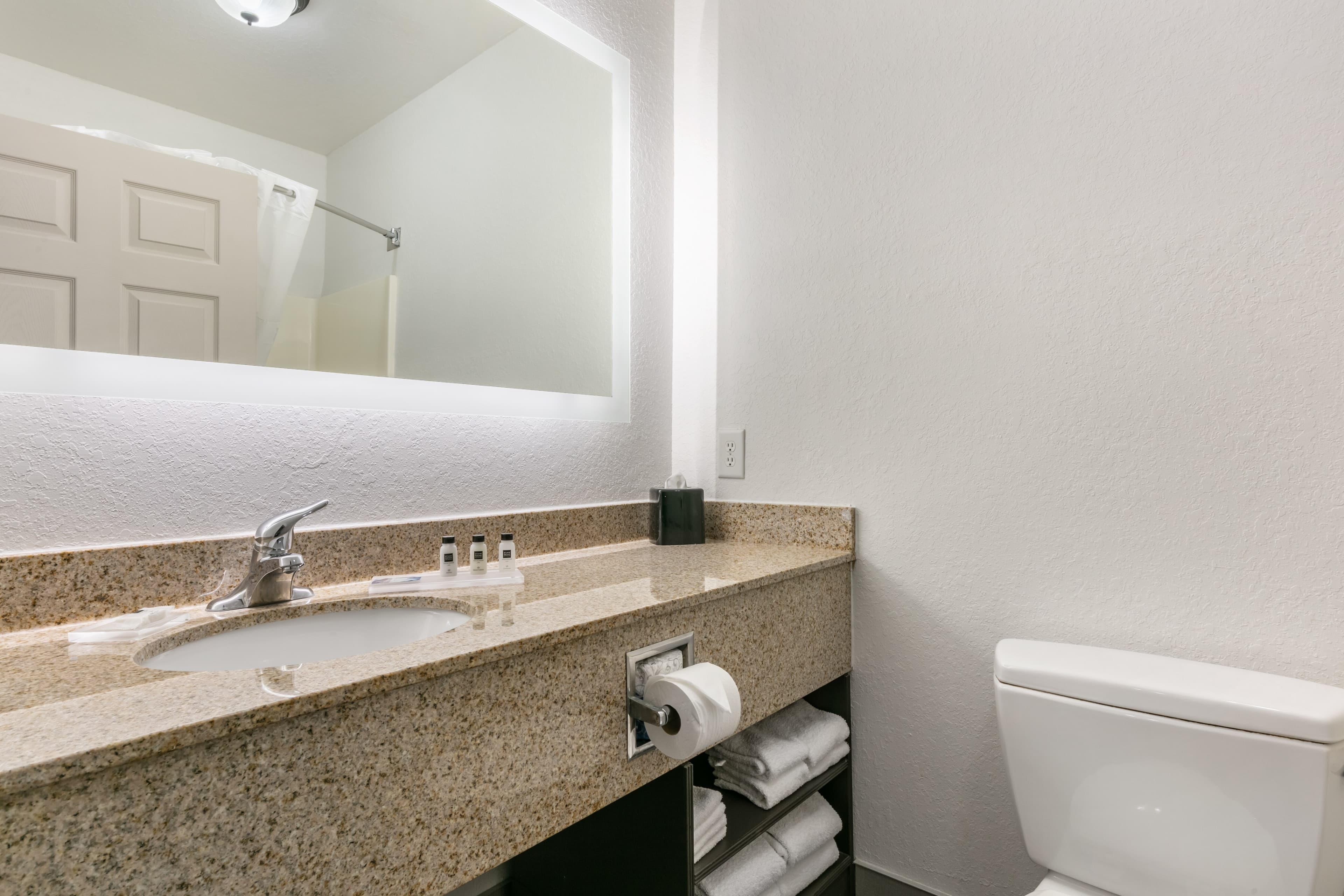 Clarion Pointe Columbus-Bradley Park — 34