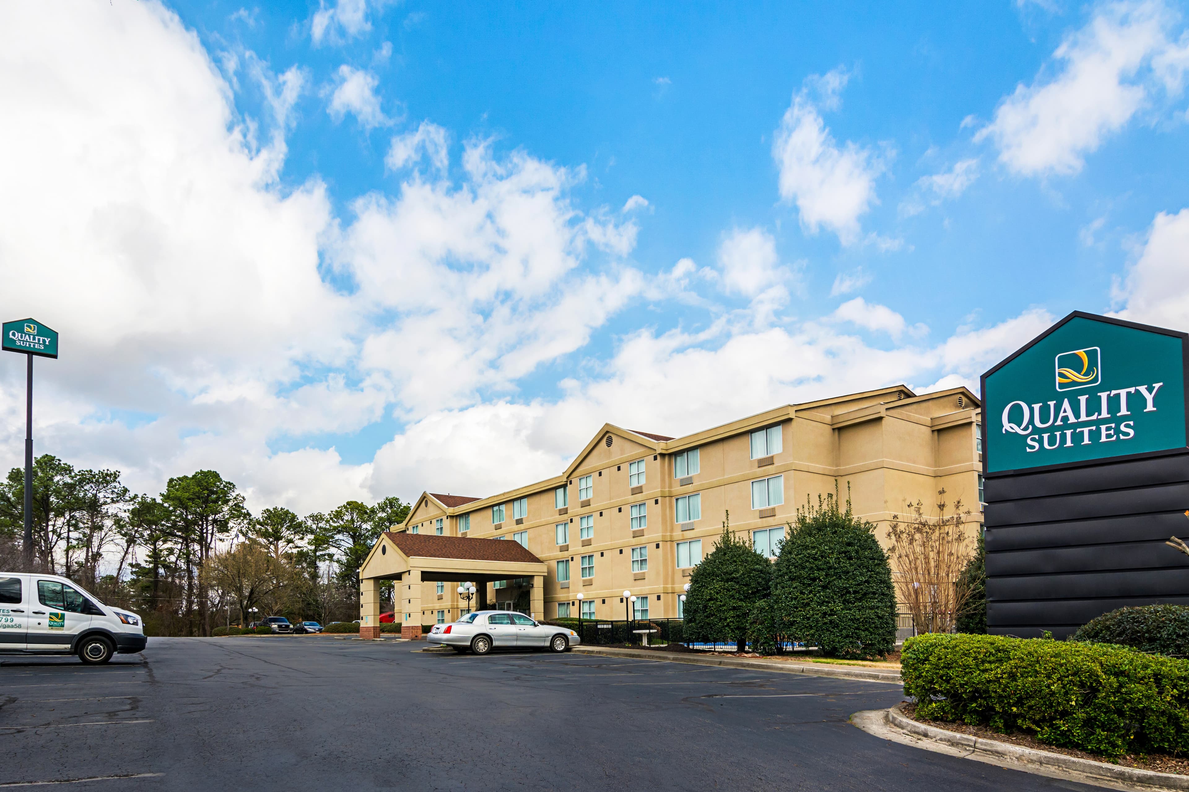 Quality Suites Atlanta Airport East - Image 1