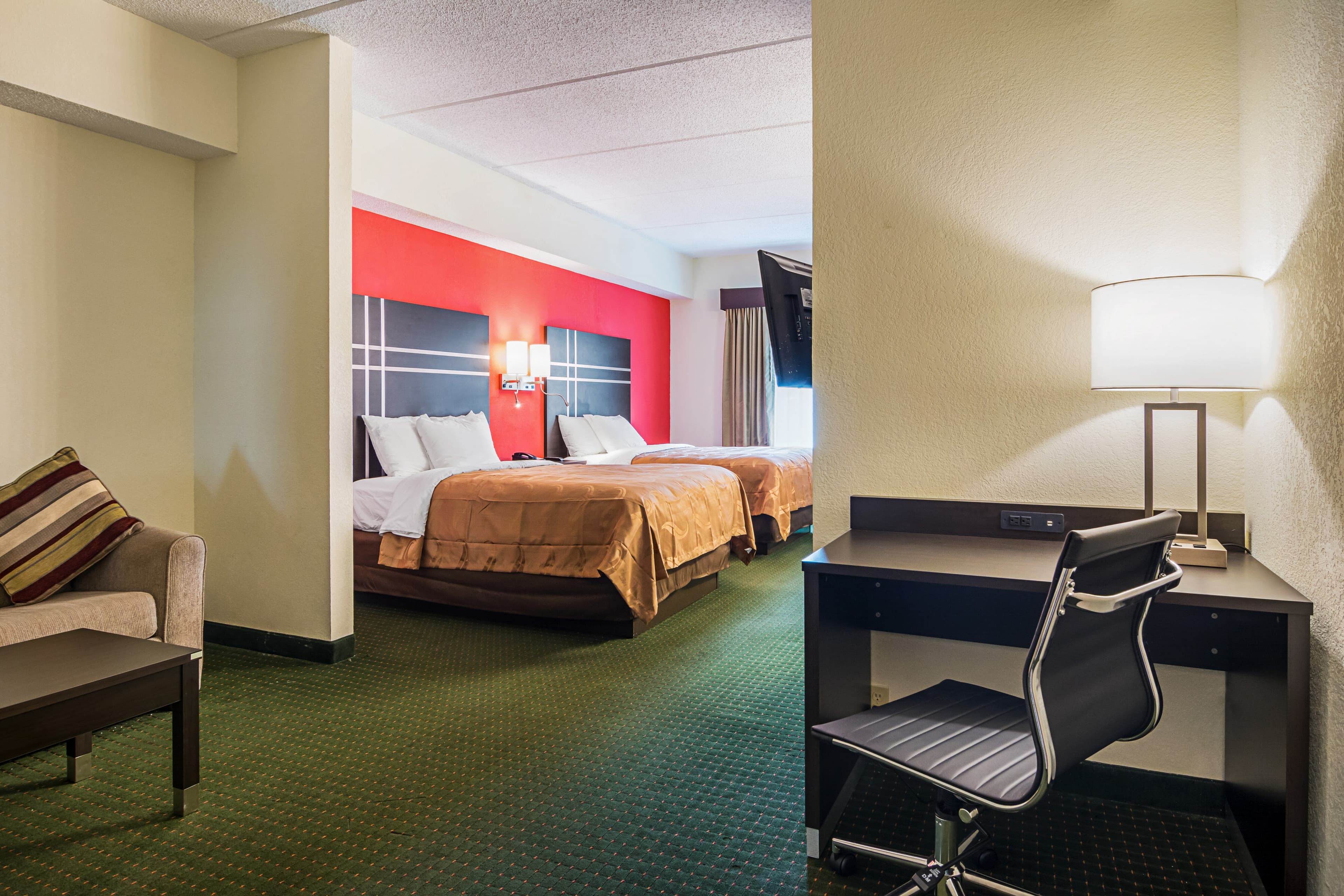 Quality Suites Atlanta Airport East - Image 4
