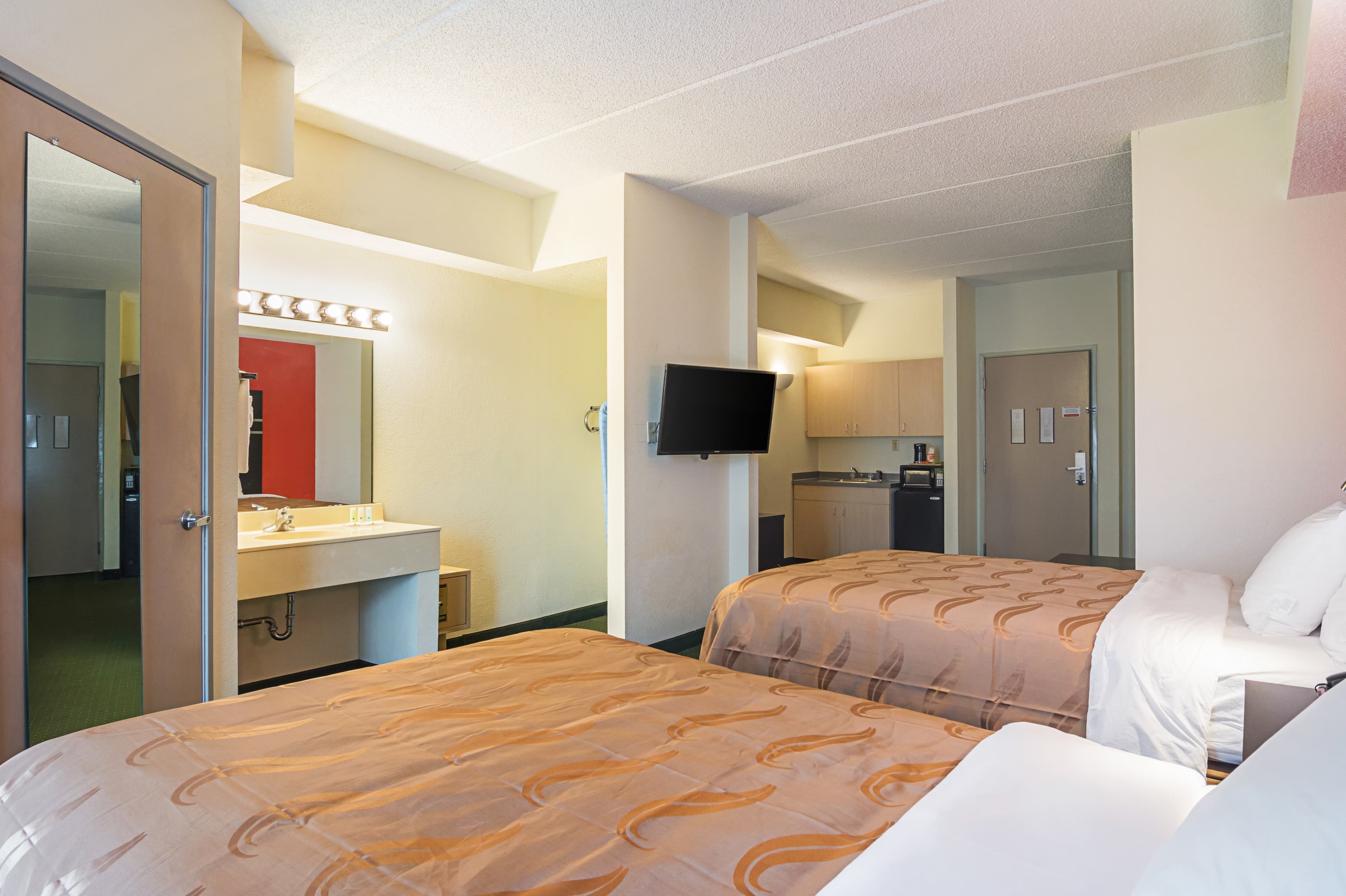 Quality Suites Atlanta Airport East - Image 5