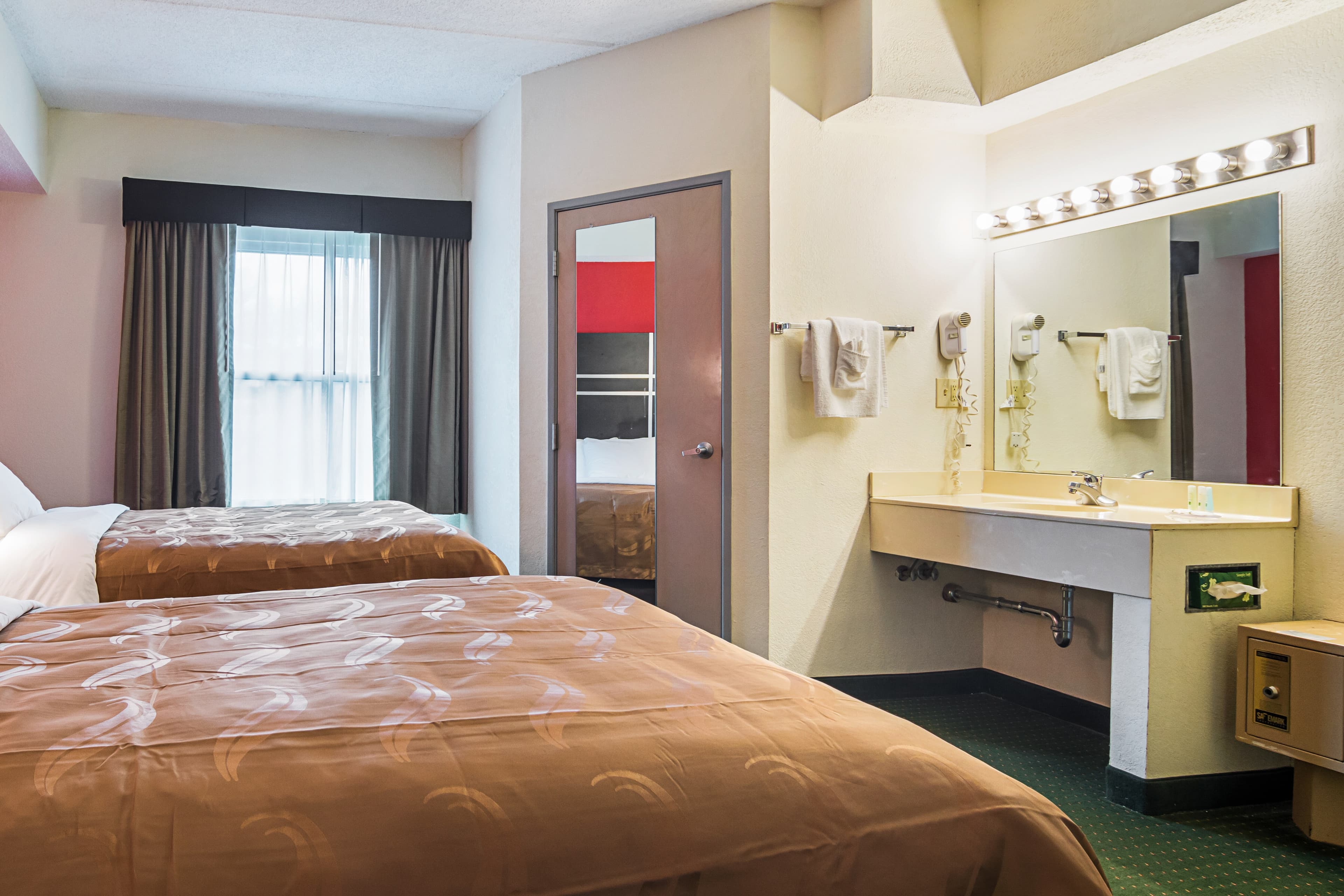 Quality Suites Atlanta Airport East — 6