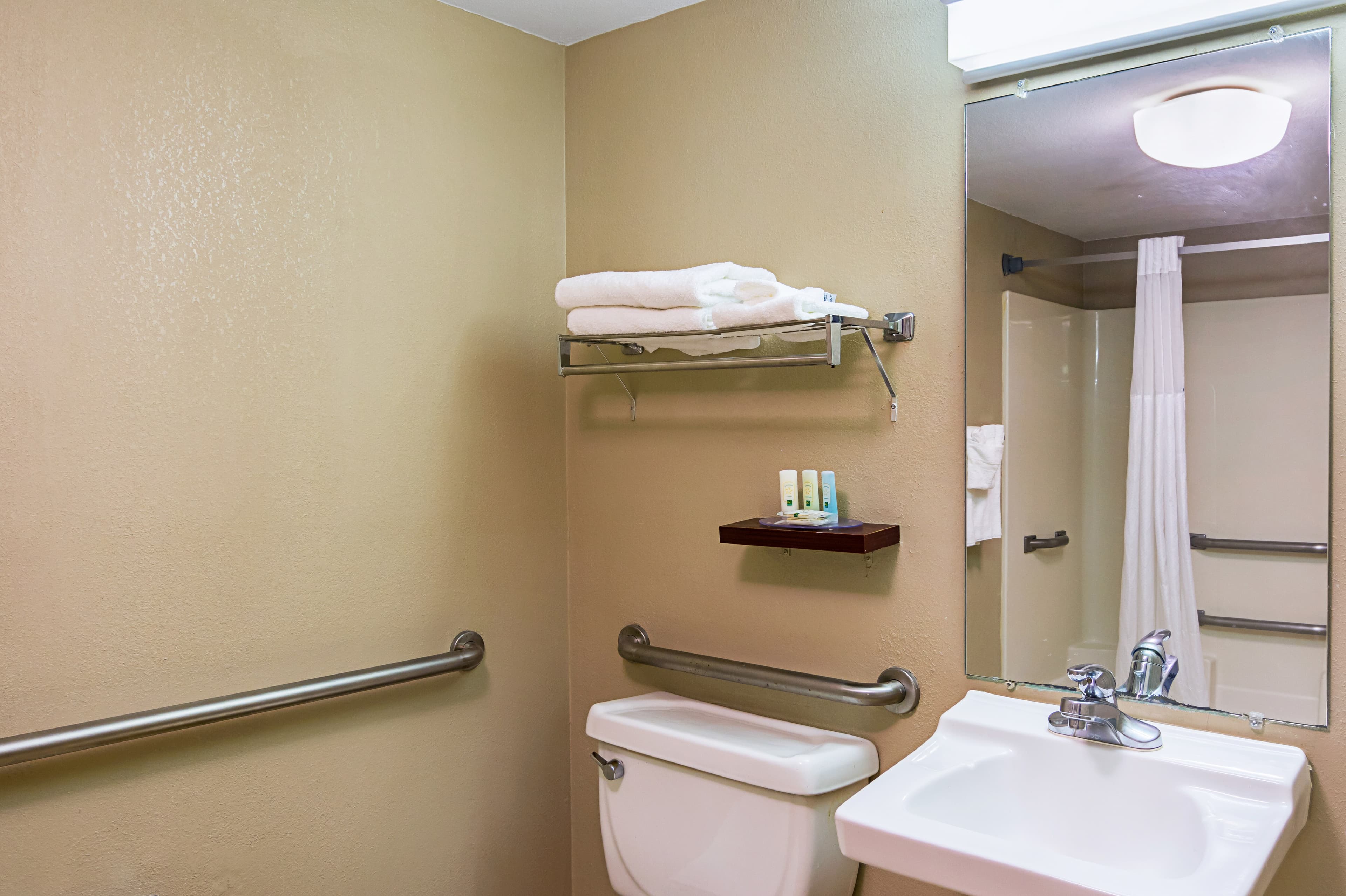 Quality Suites Atlanta Airport East — 14