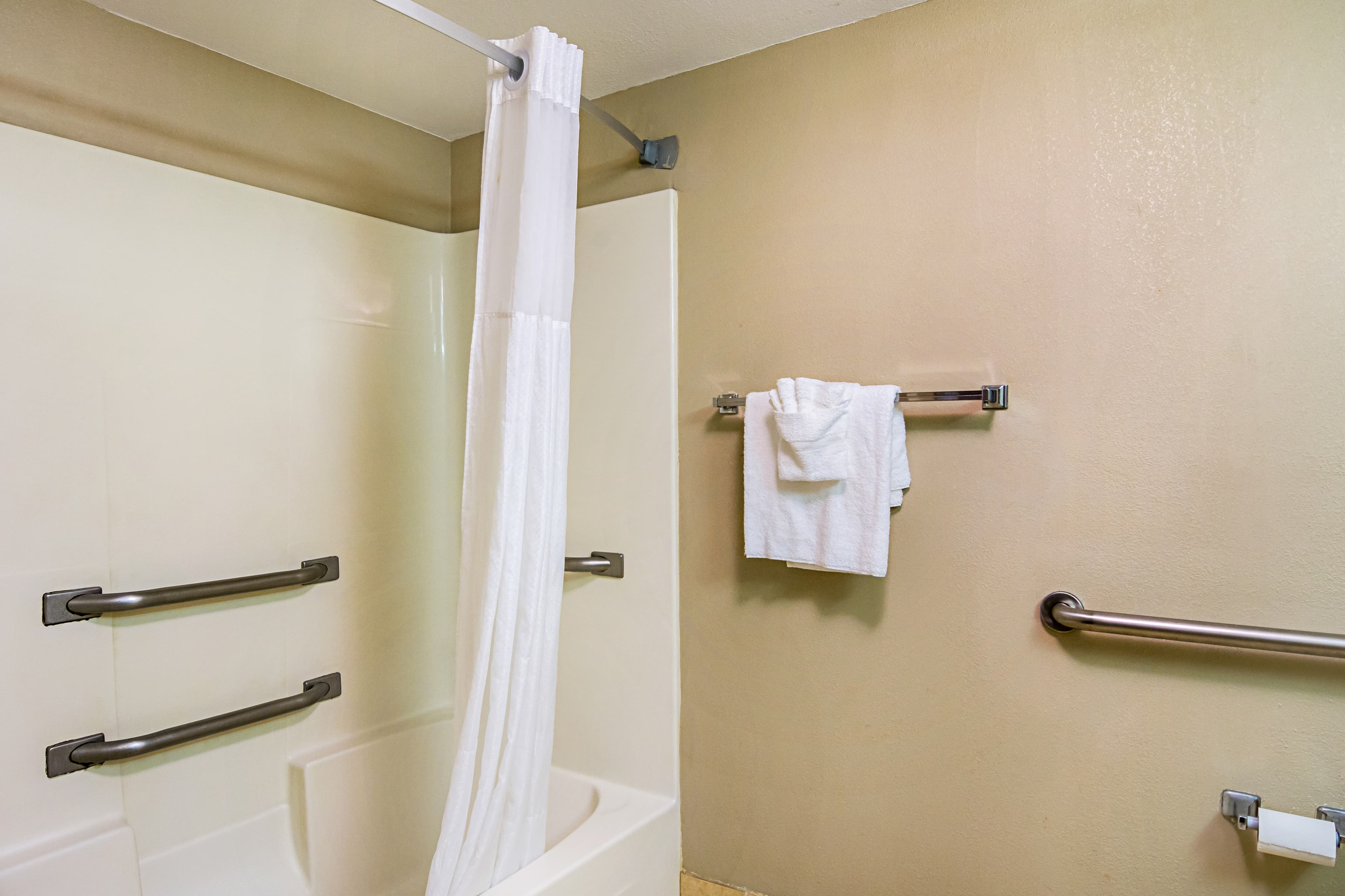 Quality Suites Atlanta Airport East — 15