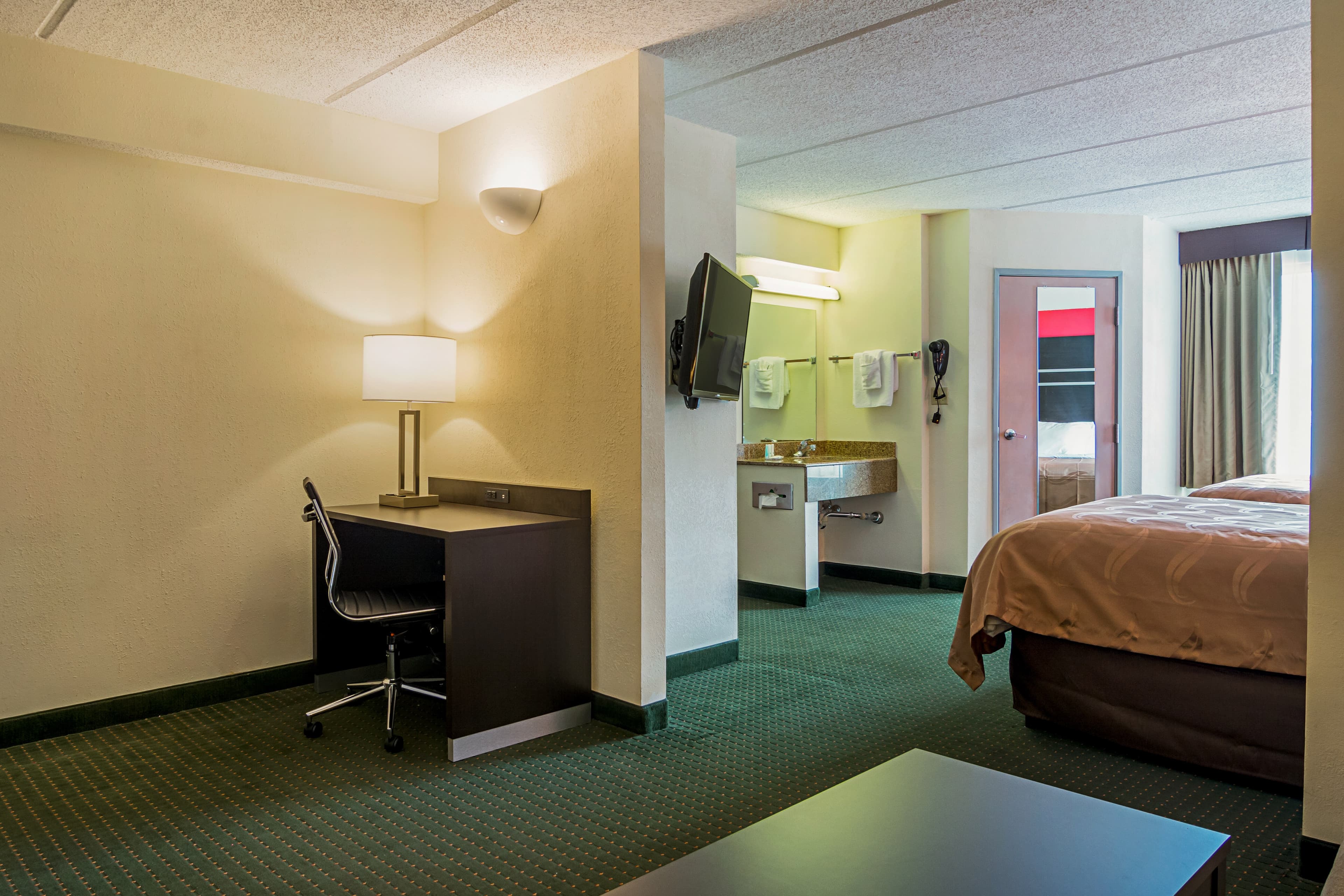 Quality Suites Atlanta Airport East — 9