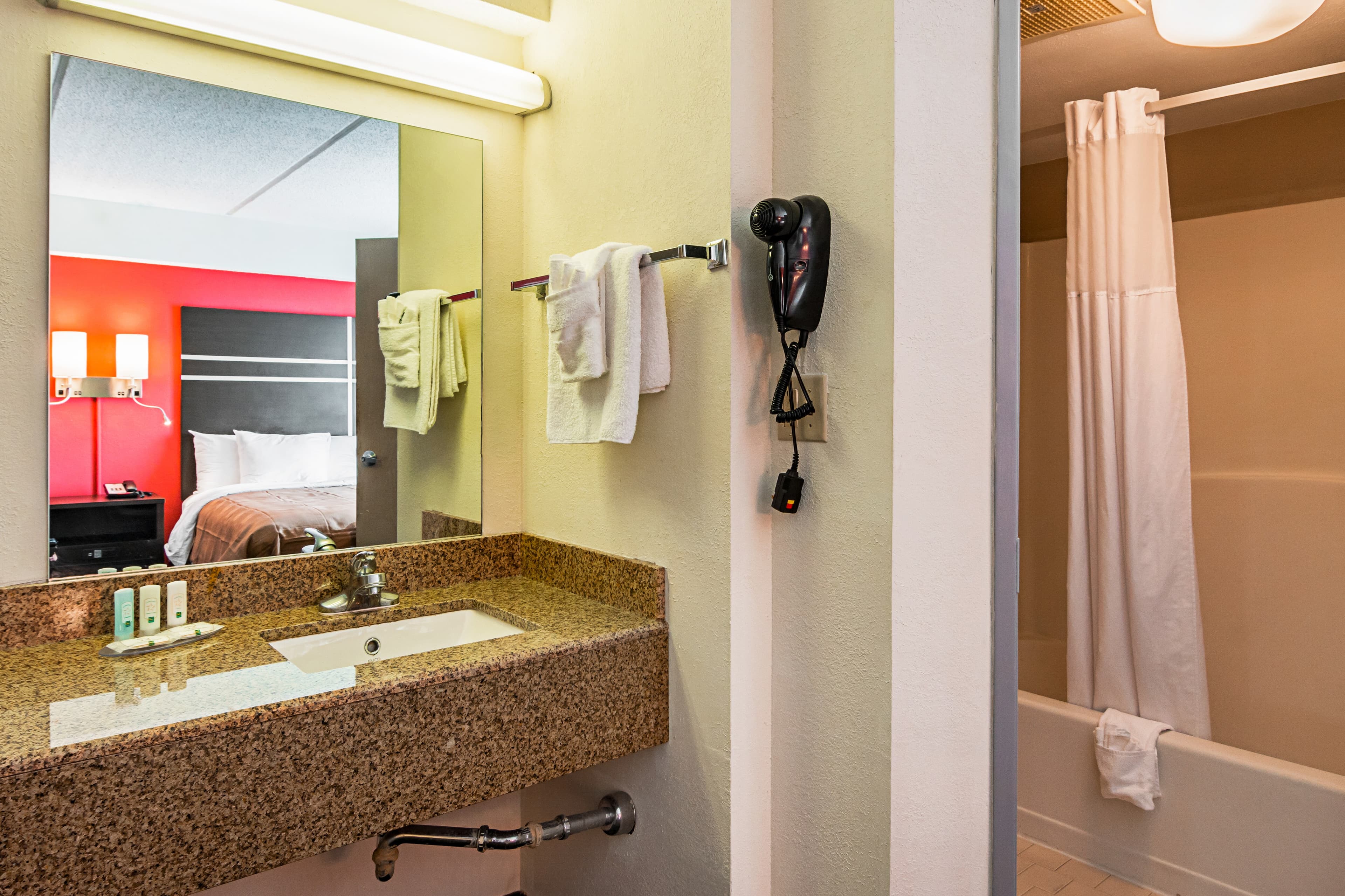 Quality Suites Atlanta Airport East — 11