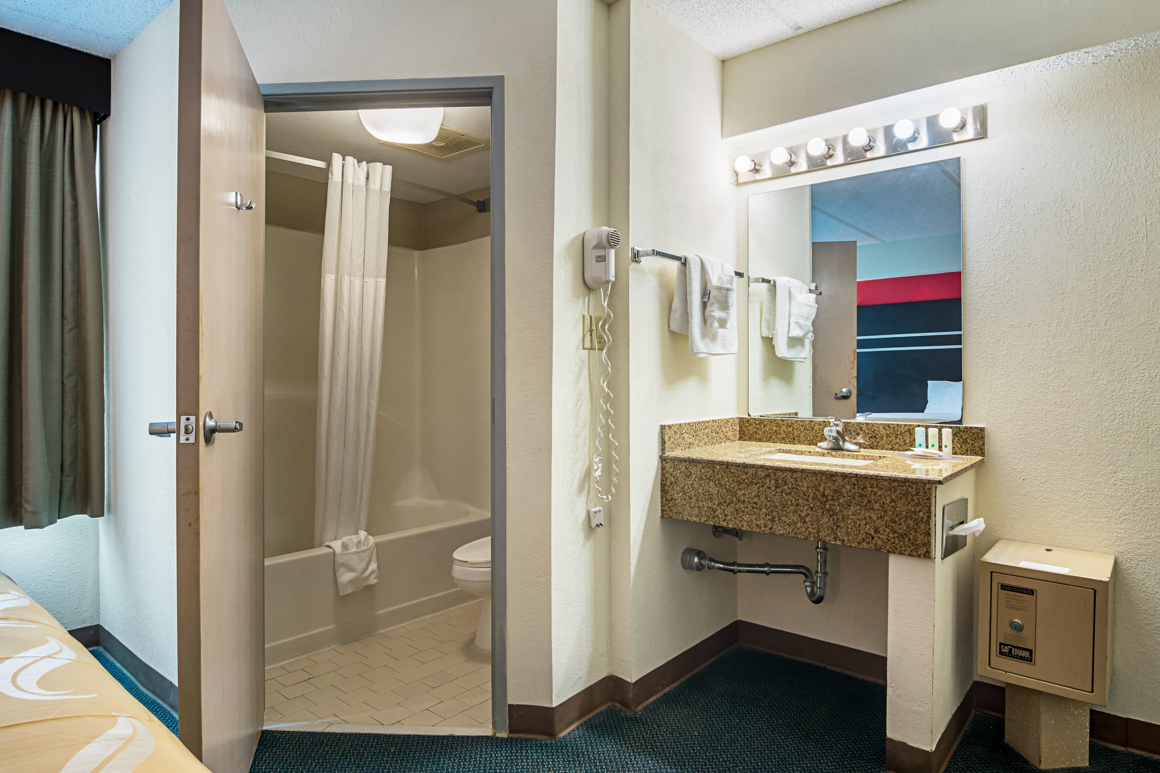 Quality Suites Atlanta Airport East — 20