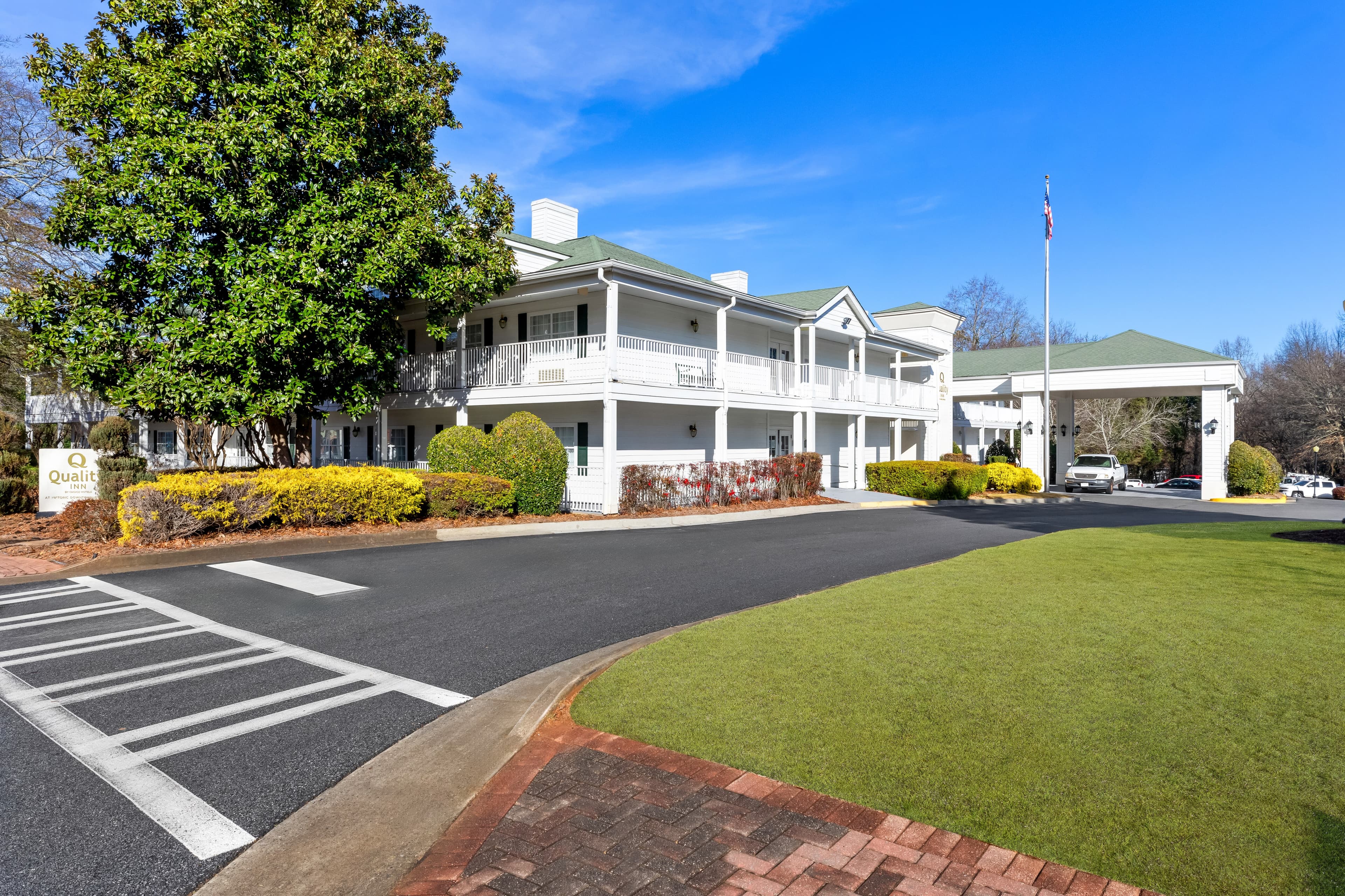 Quality Inn Fayetteville near Historic Downtown Square - Image 1