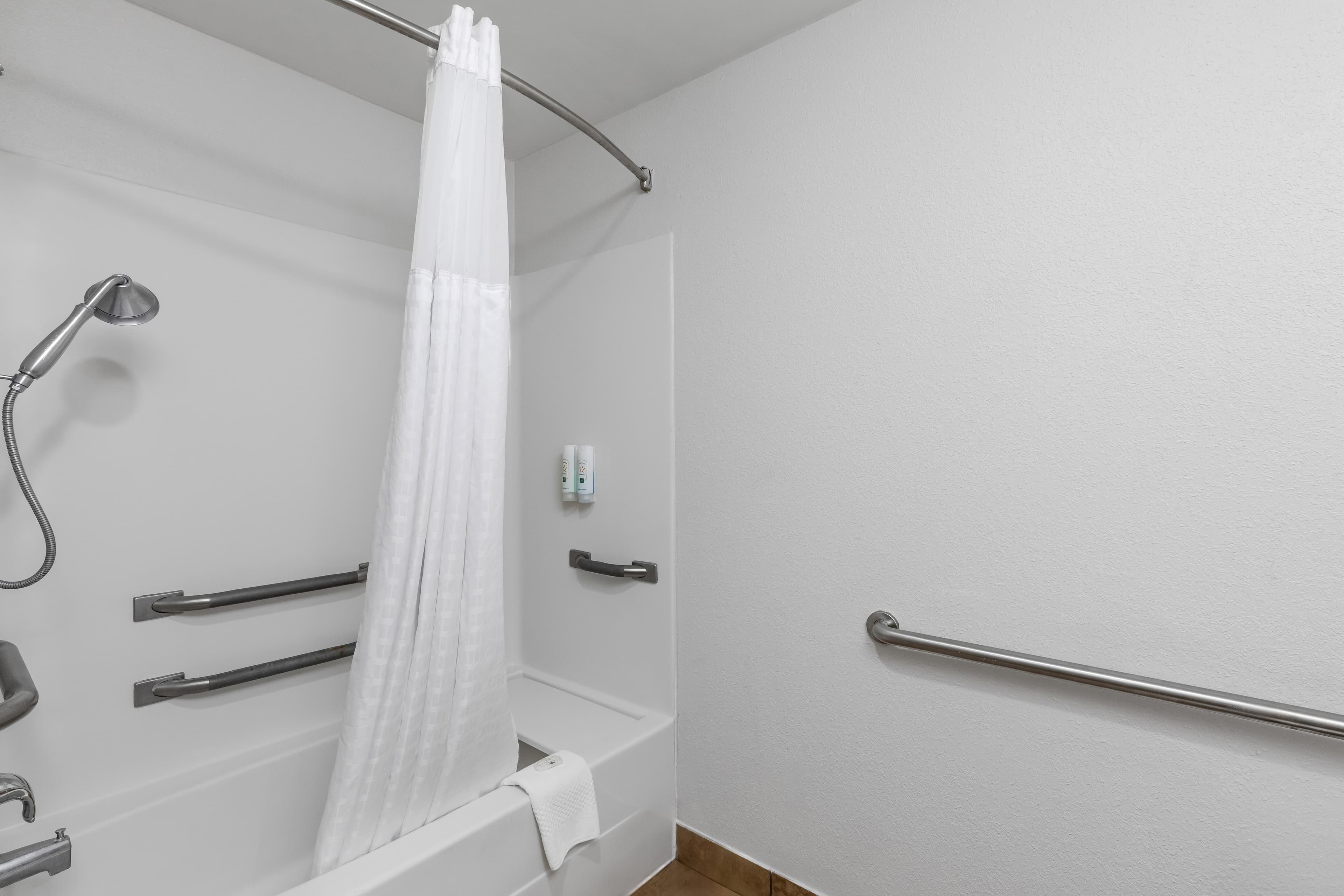 Quality Inn Fayetteville near Historic Downtown Square - Image 5