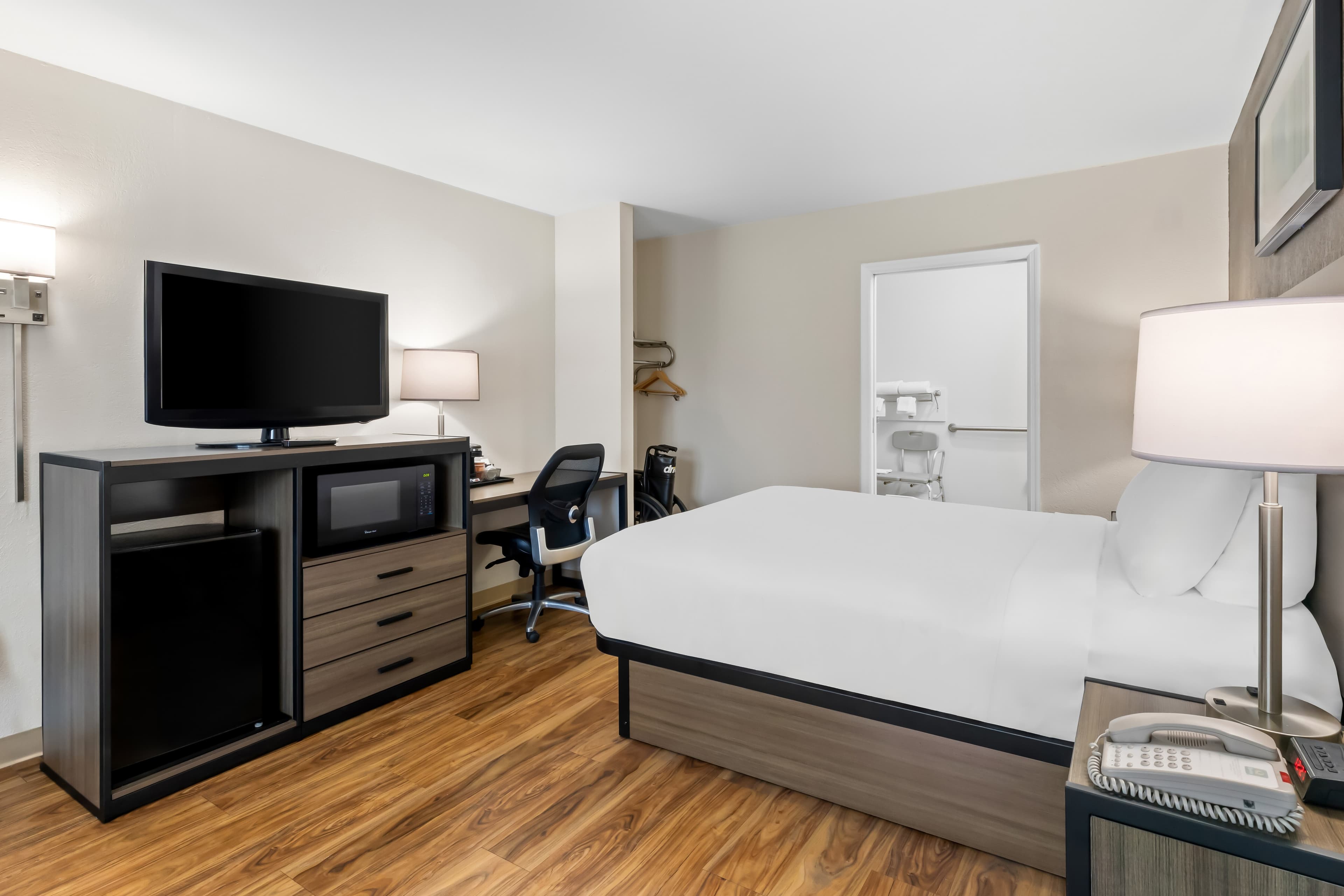 Quality Inn Fayetteville near Historic Downtown Square — 6