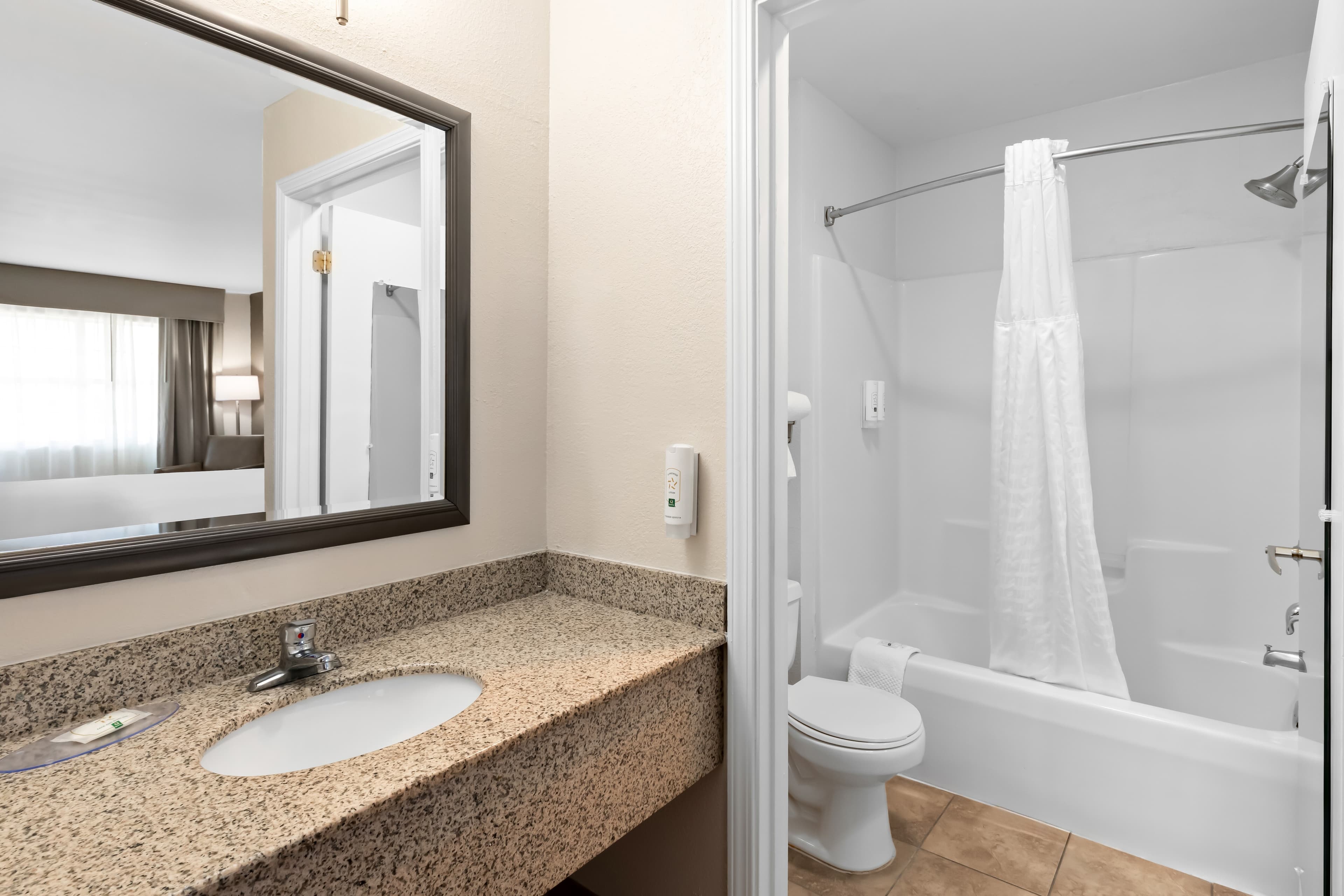 Quality Inn Fayetteville near Historic Downtown Square — 14