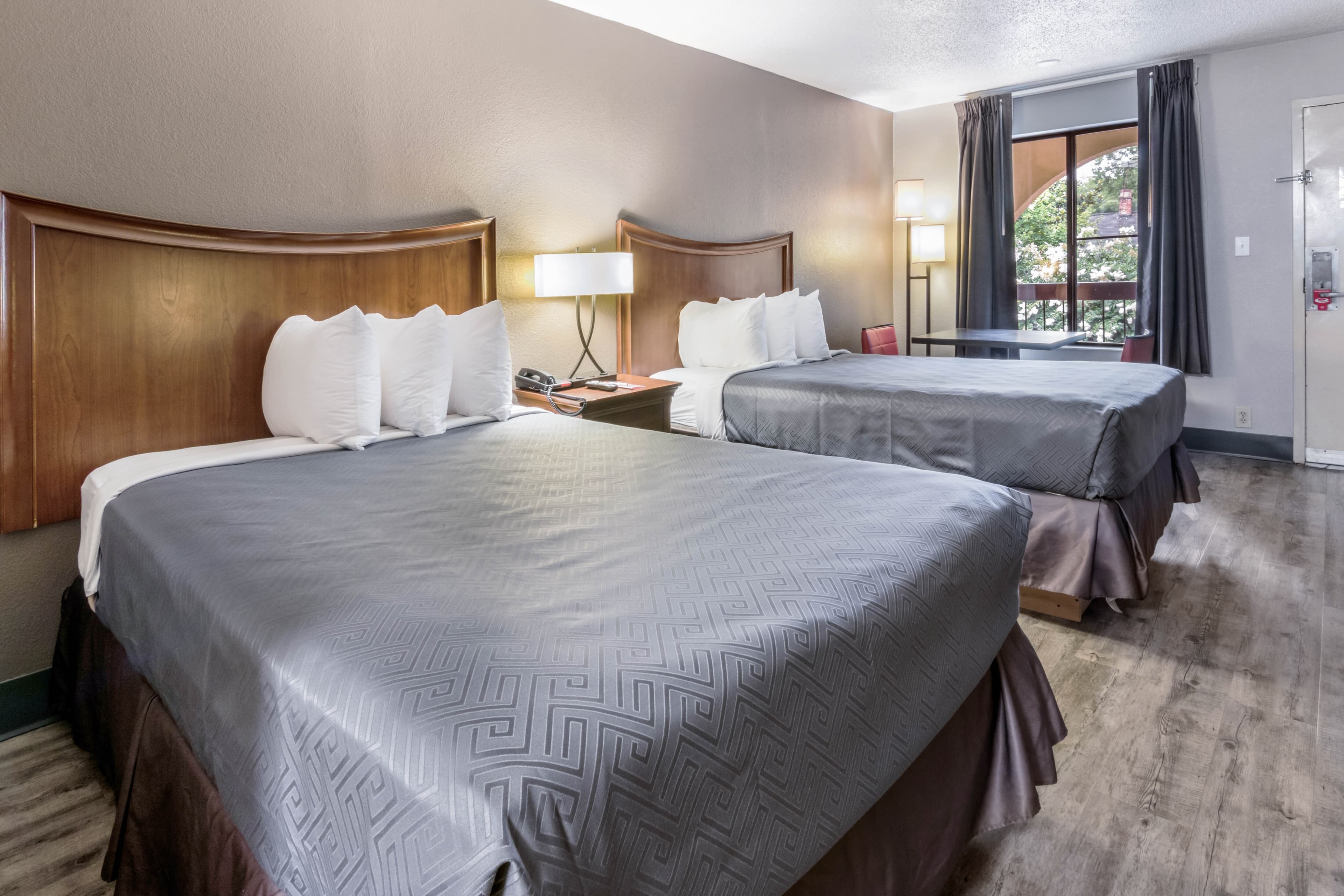 Econo Lodge Gainesville Downtown Area - Image 2