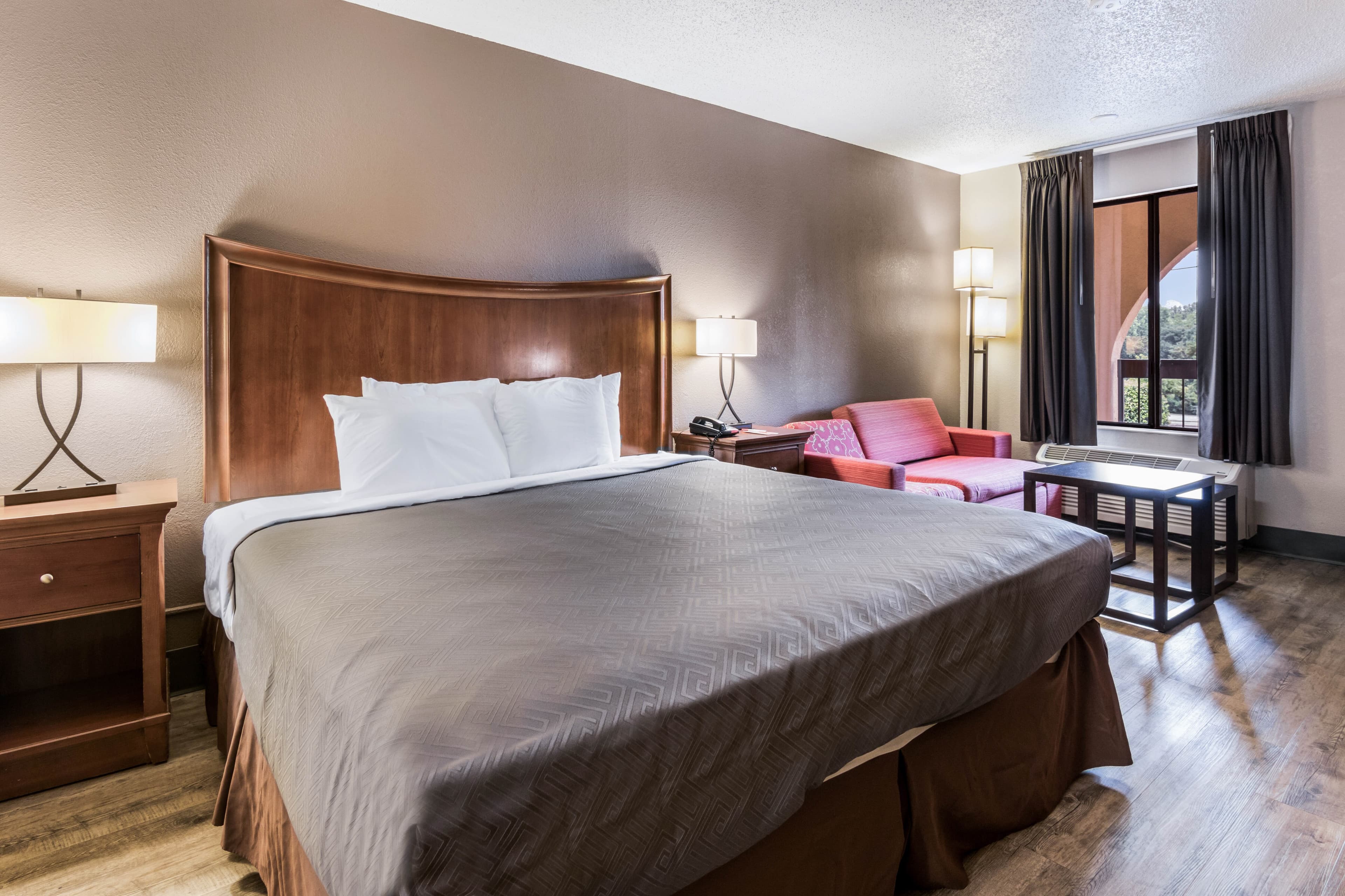 Econo Lodge Gainesville Downtown Area — 15
