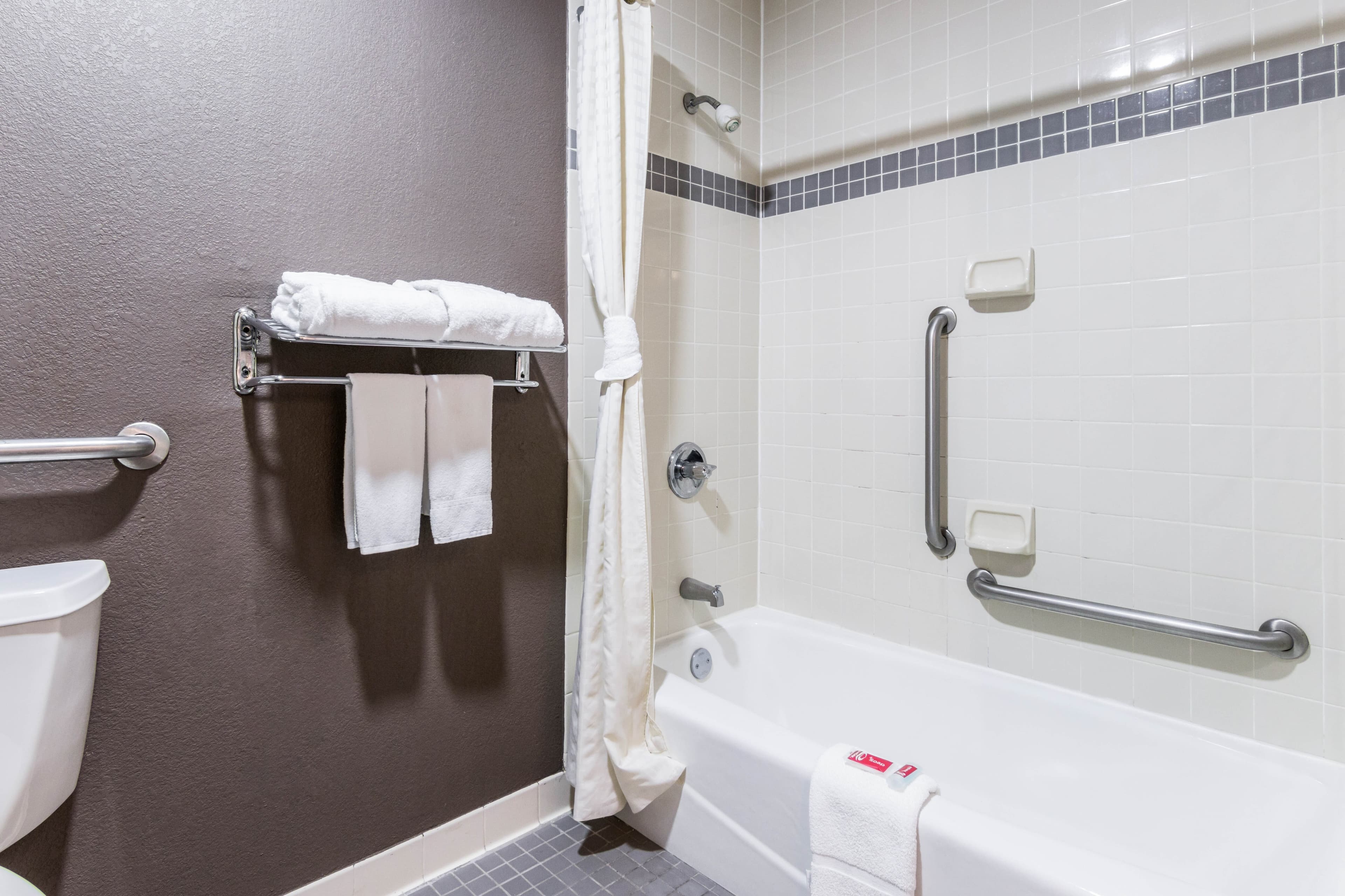 Econo Lodge Gainesville Downtown Area — 17