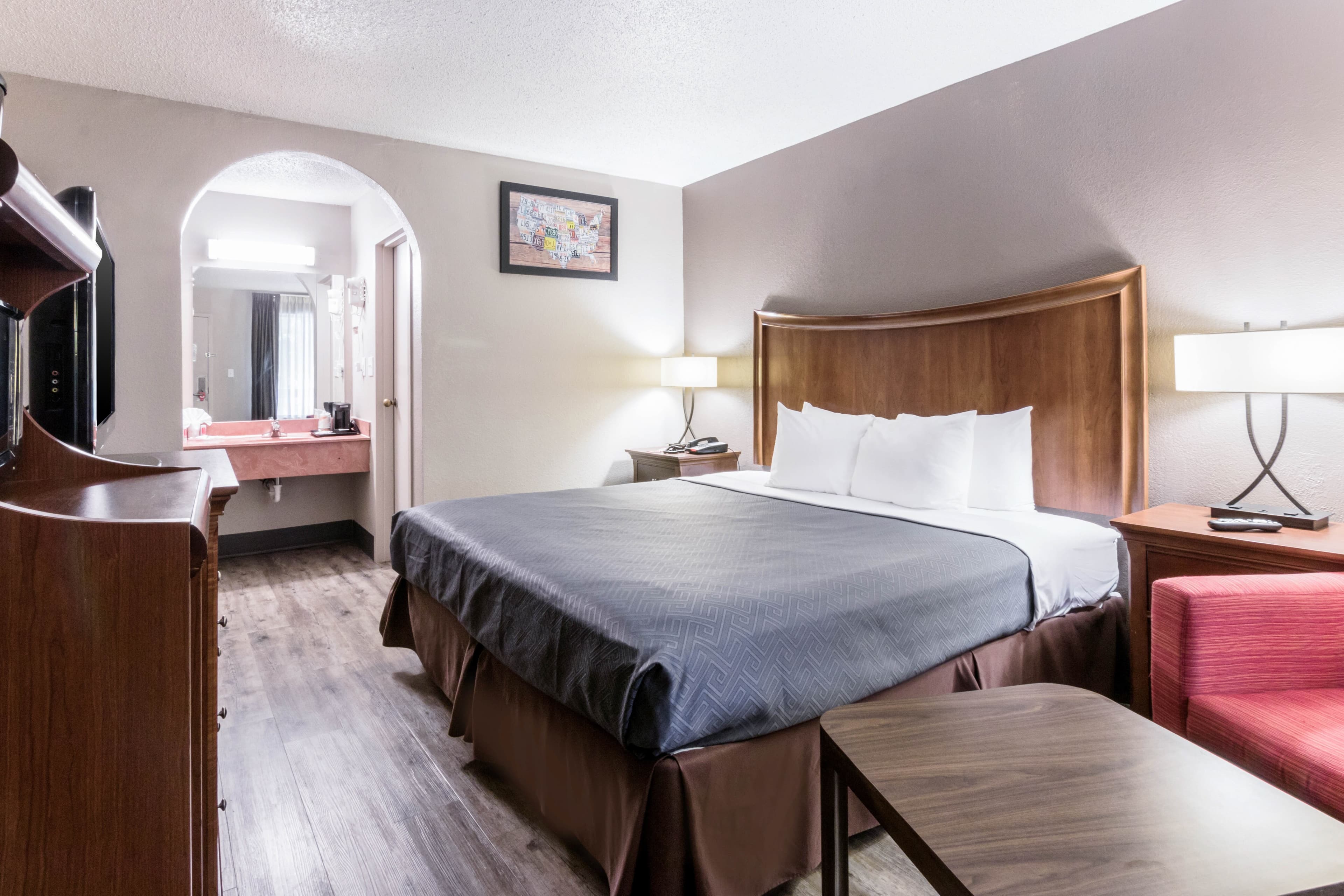 Econo Lodge Gainesville Downtown Area — 6