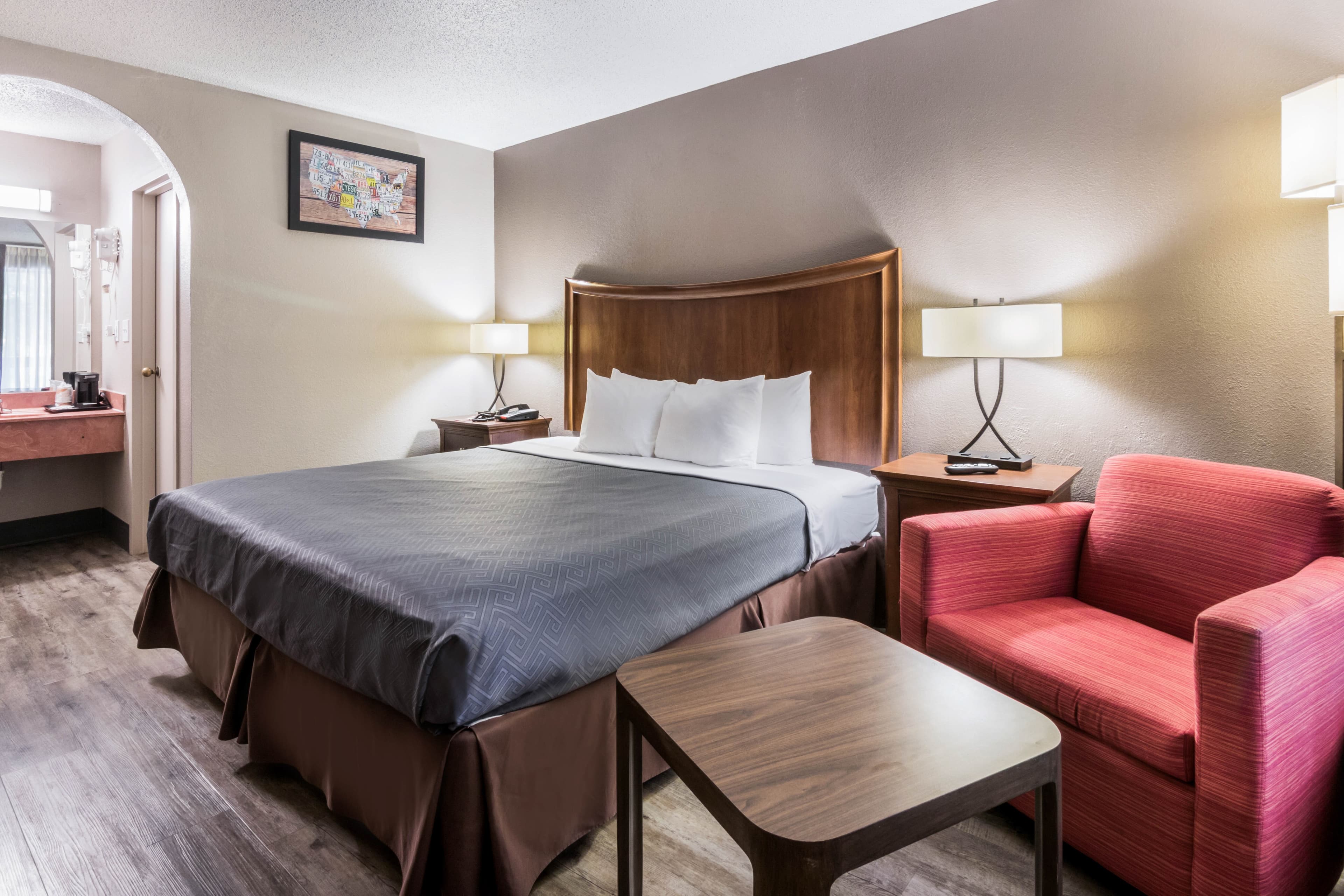Econo Lodge Gainesville Downtown Area — 7