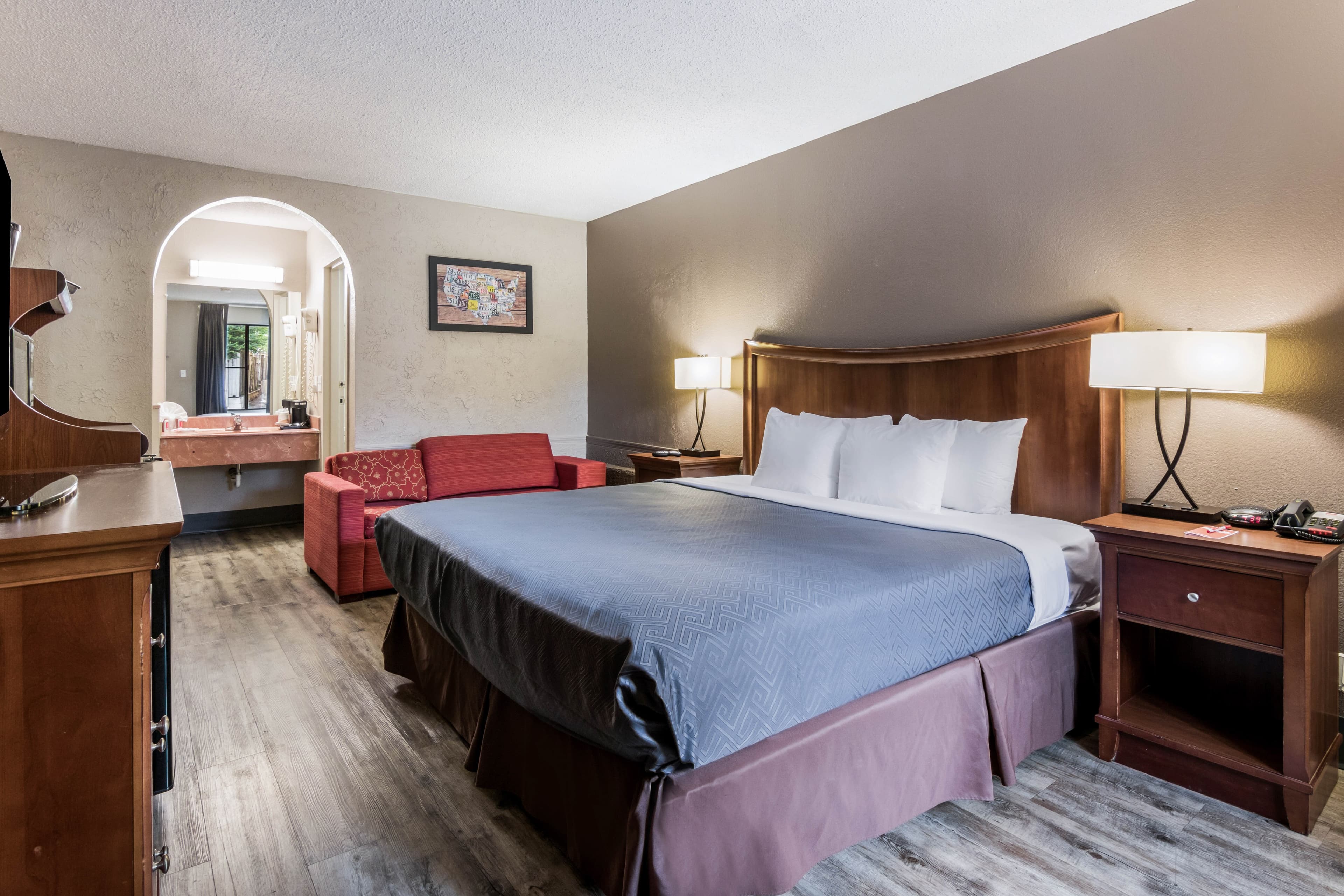 Econo Lodge Gainesville Downtown Area — 23
