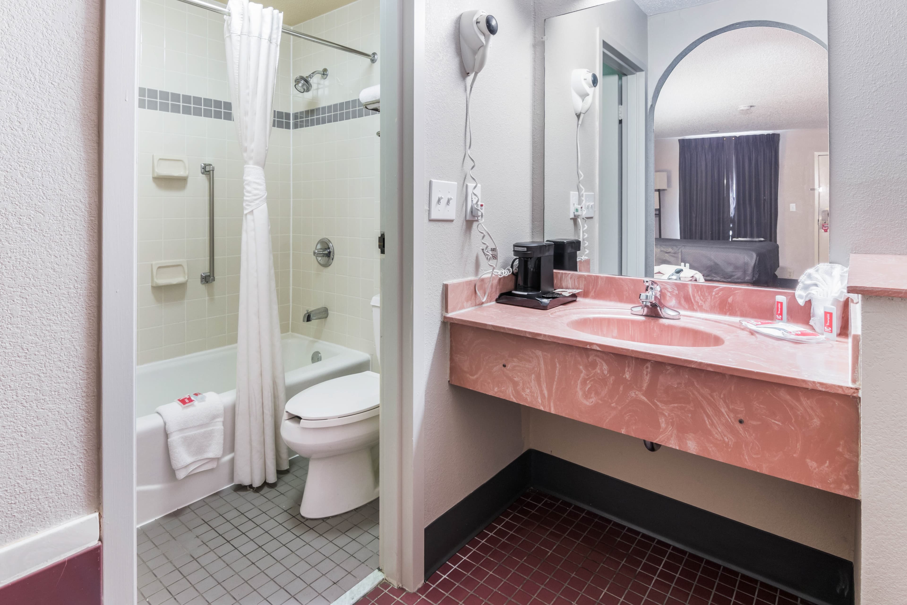 Econo Lodge Gainesville Downtown Area — 39