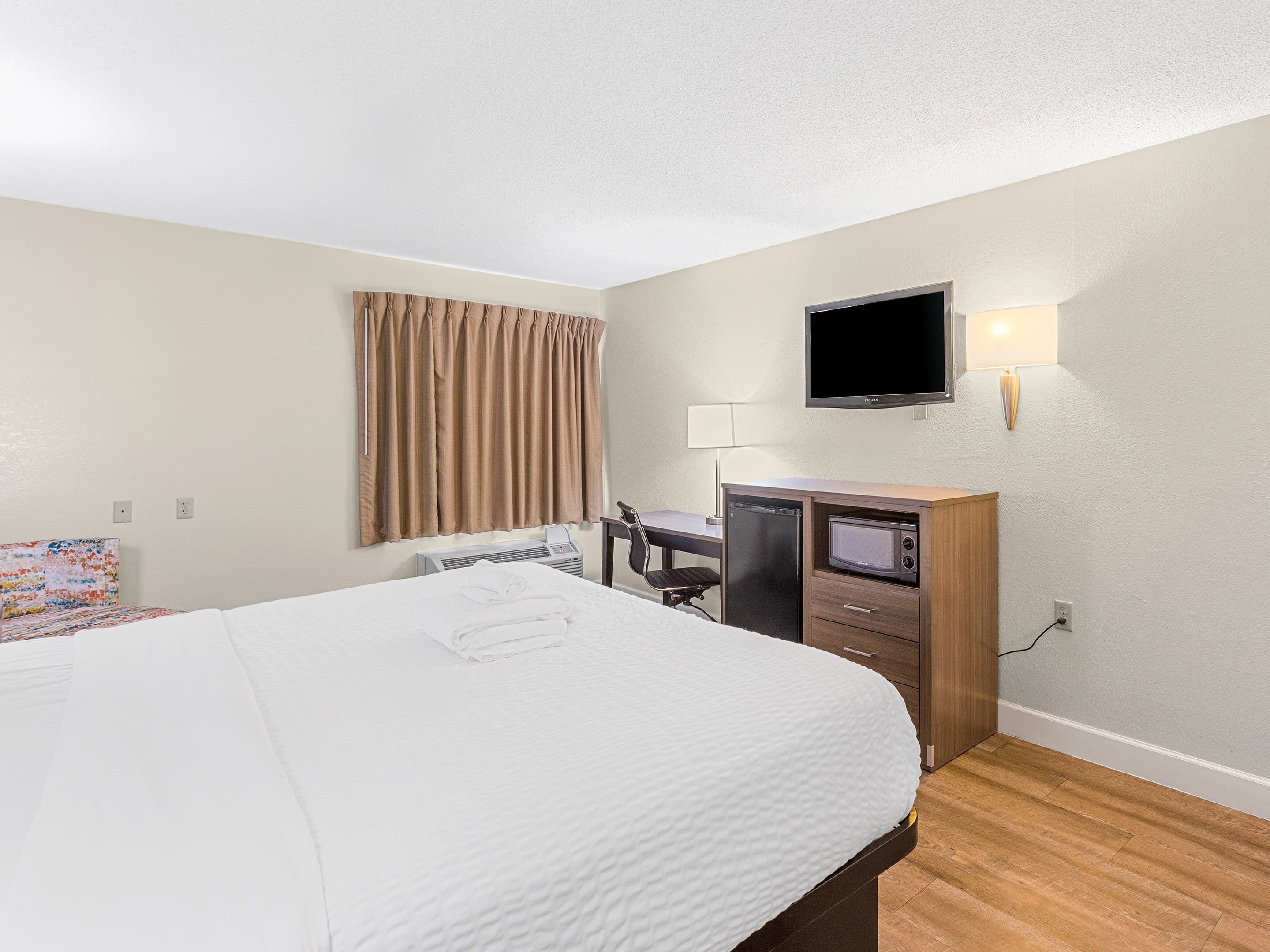 Clarion Pointe Savannah Gateway I-95 — 8