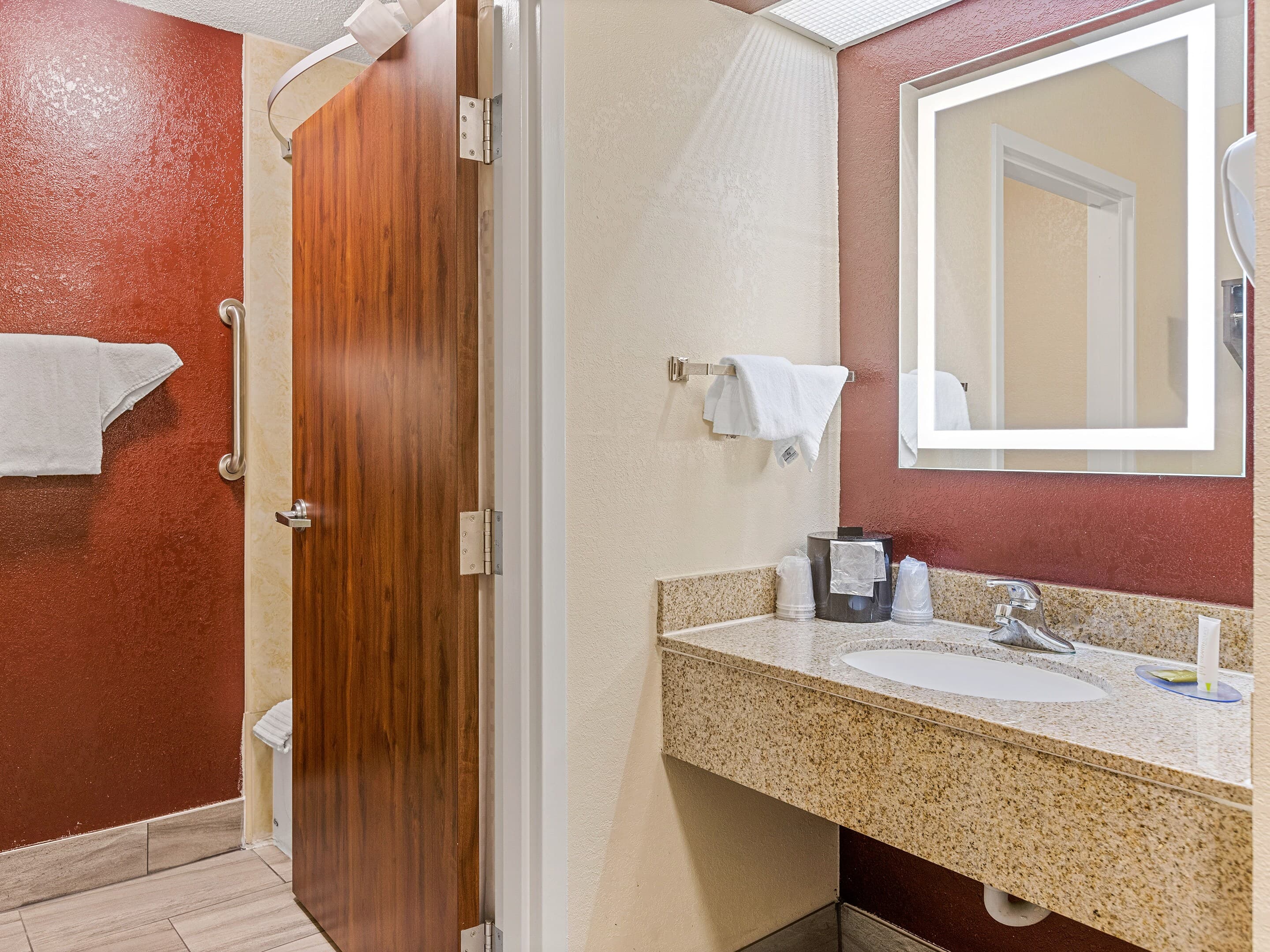 Clarion Pointe Savannah Gateway I-95 — 9