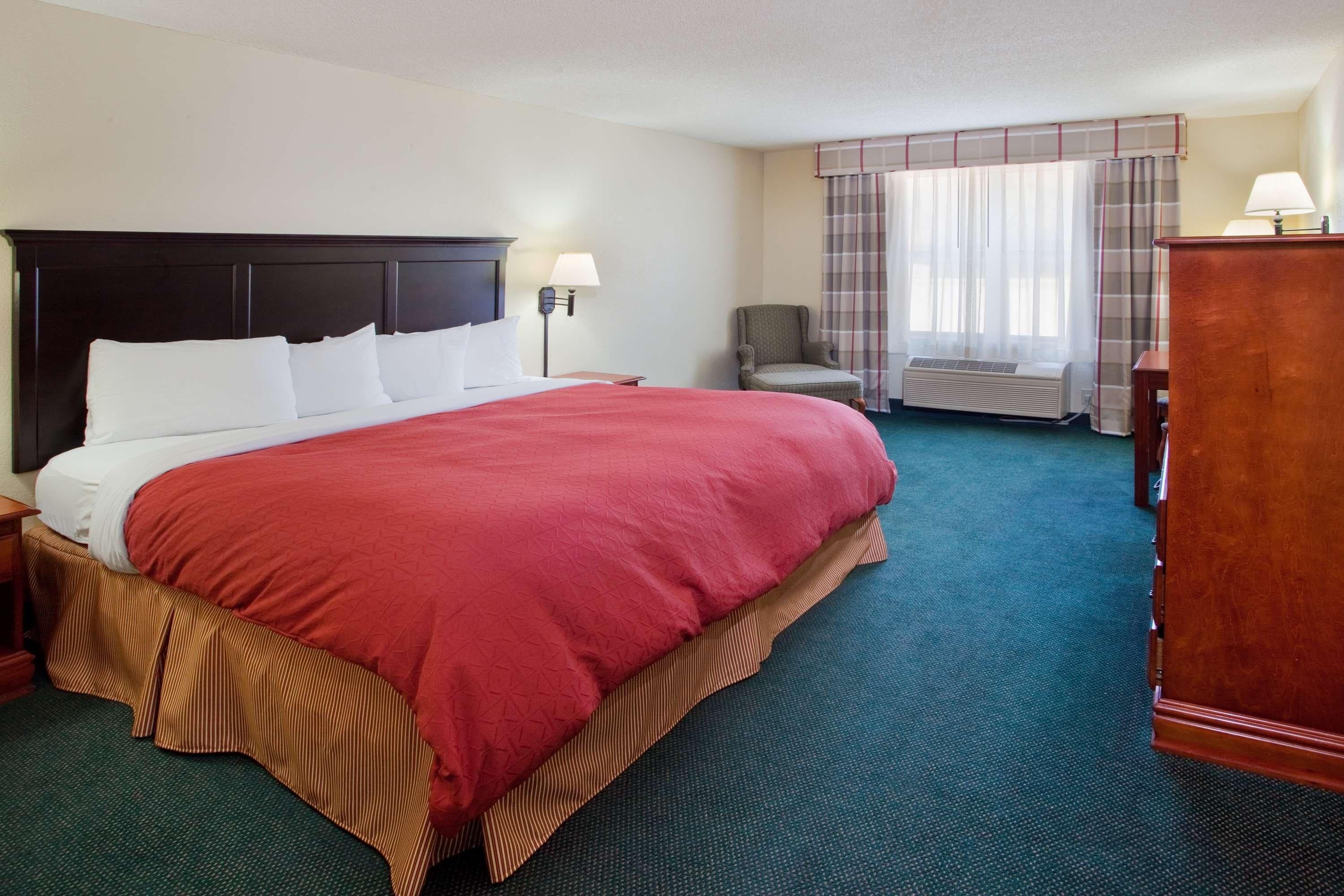 Country Inn & Suites by Radisson, Hiram, GA — 2