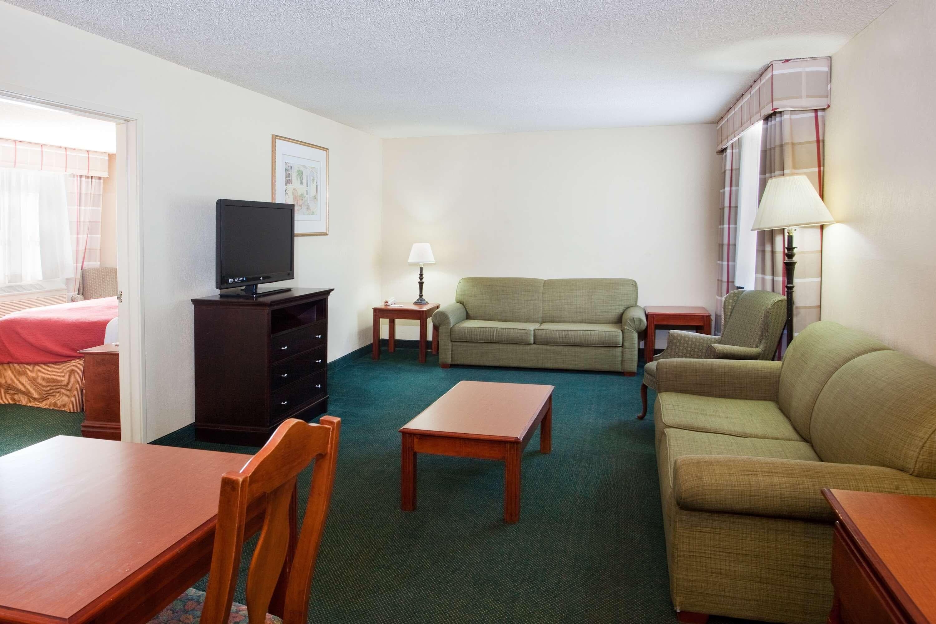 Country Inn & Suites by Radisson, Hiram, GA — 7