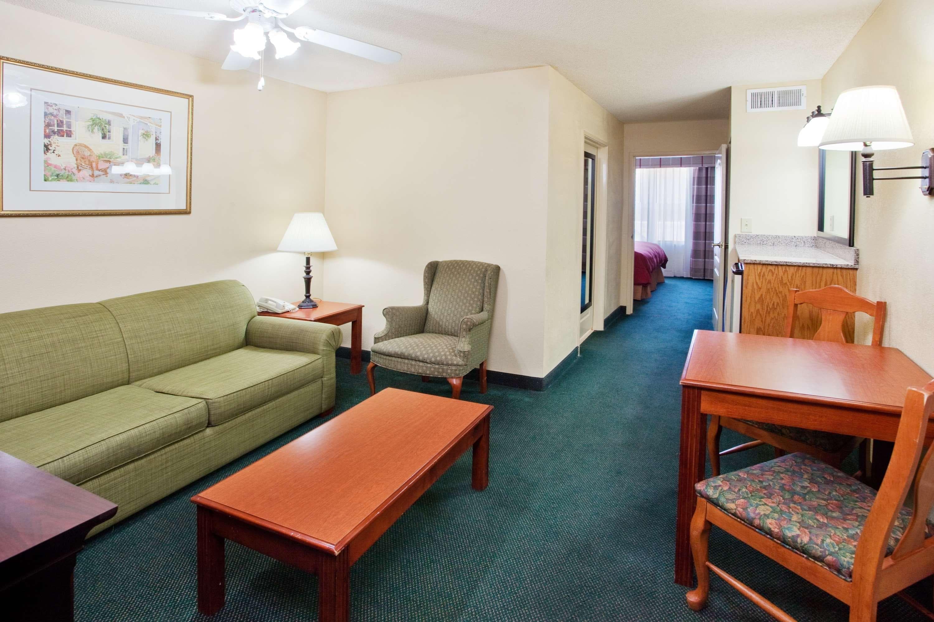 Country Inn & Suites by Radisson, Hiram, GA — 4