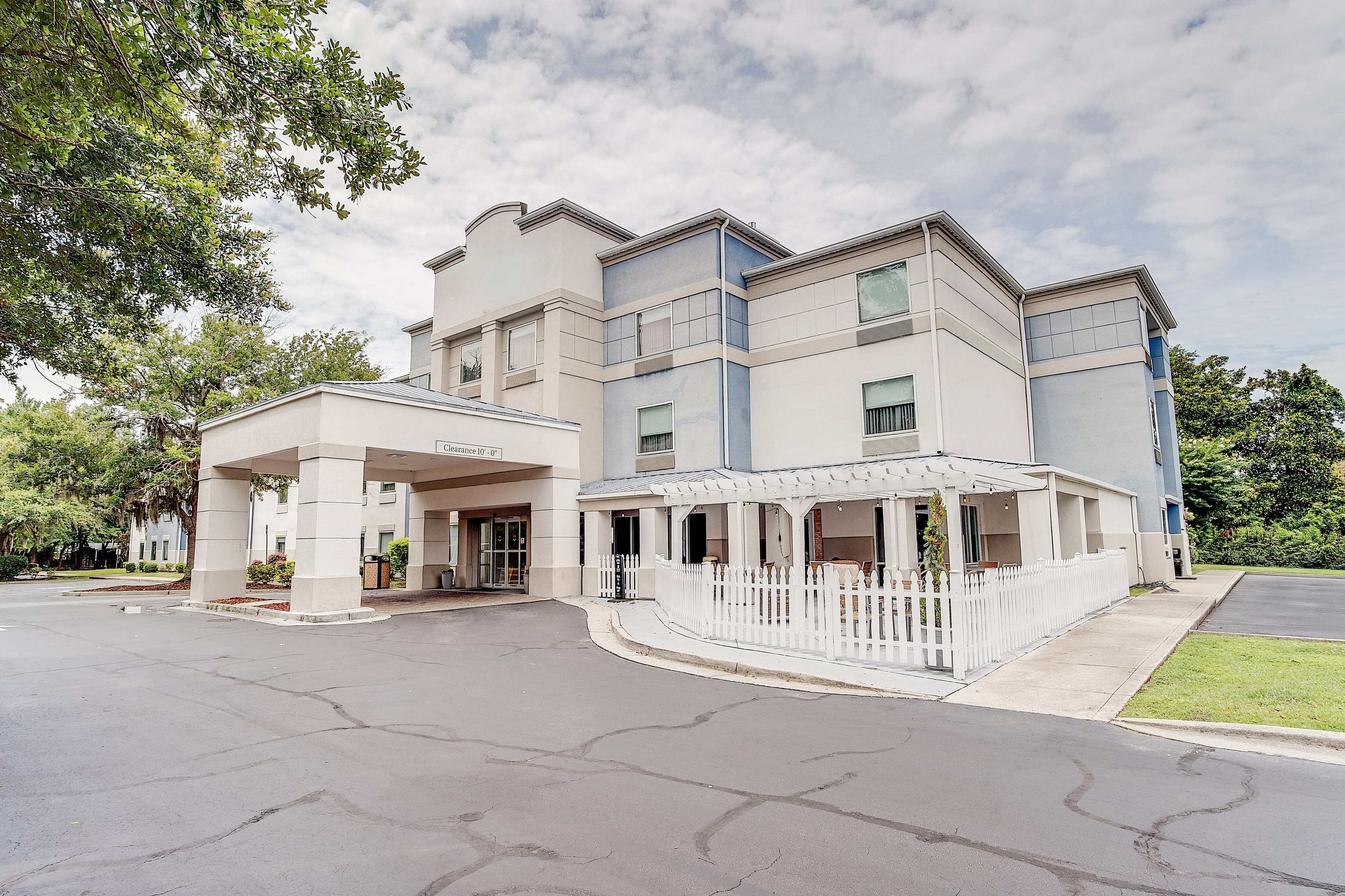 Country Inn & Suites by Radisson, Savannah Southside - Image 1