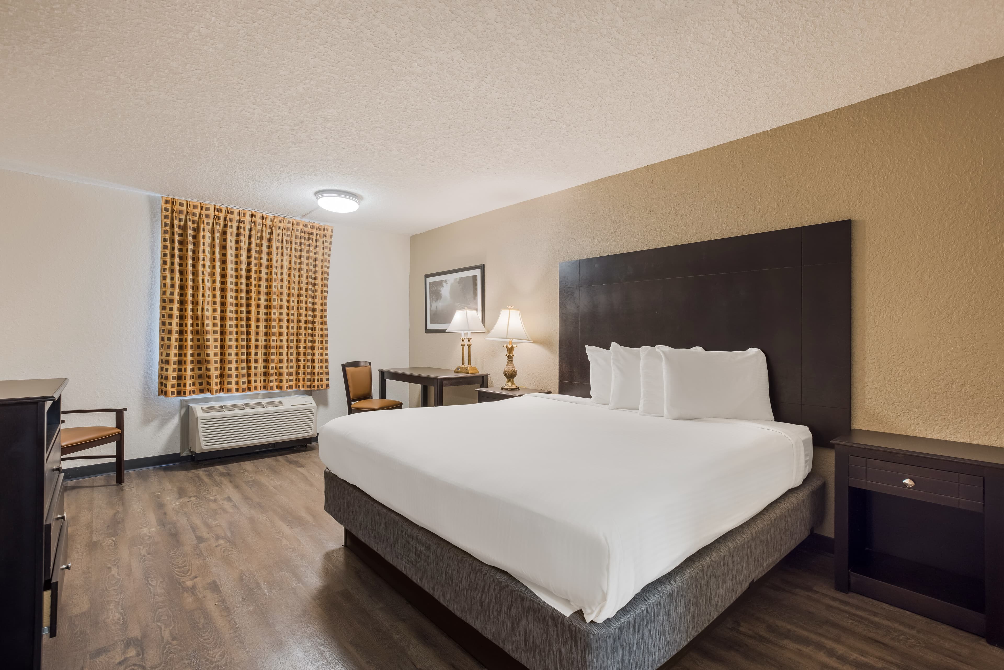 Econo Lodge Vidalia — 17
