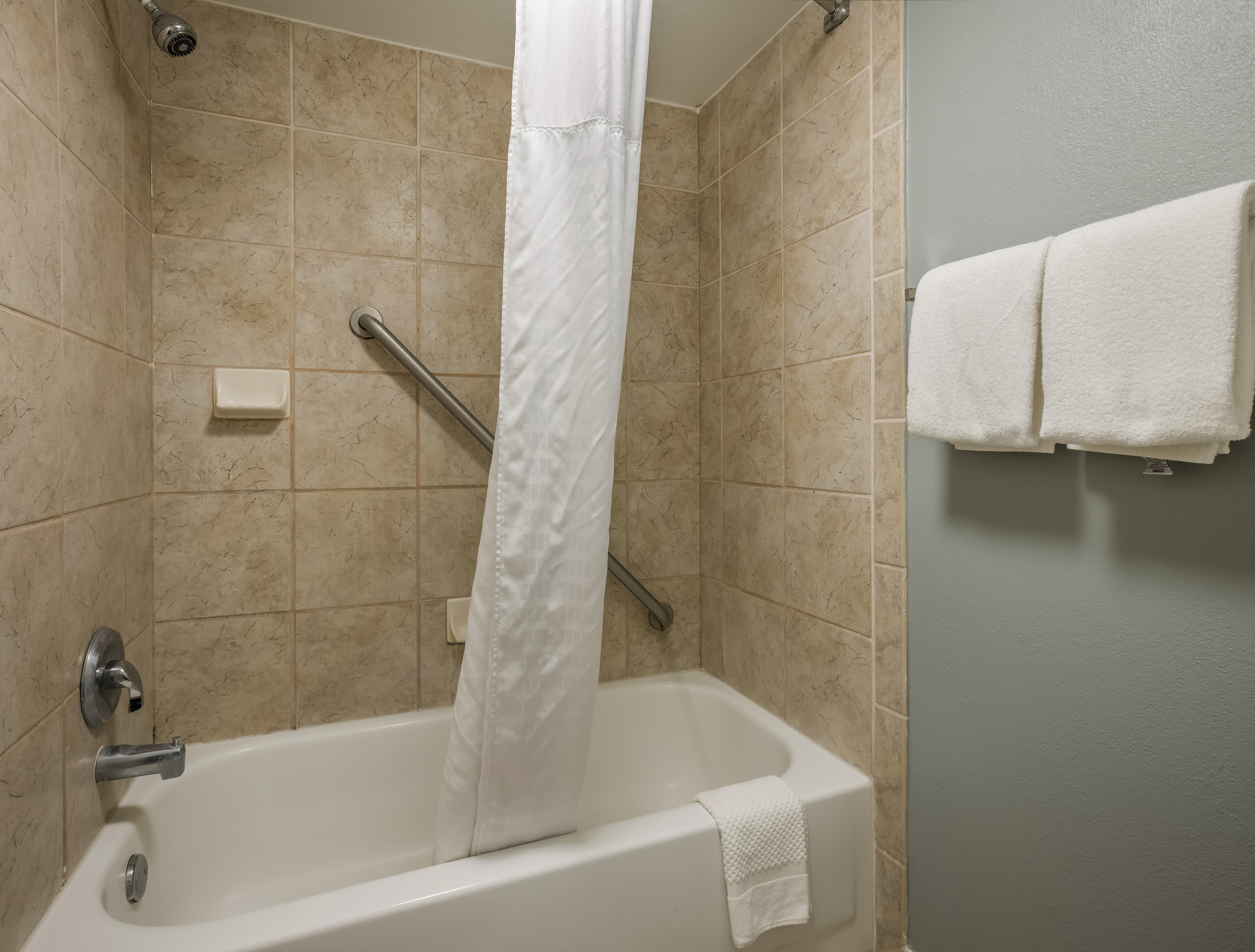 MainStay Suites Savannah Midtown — 6