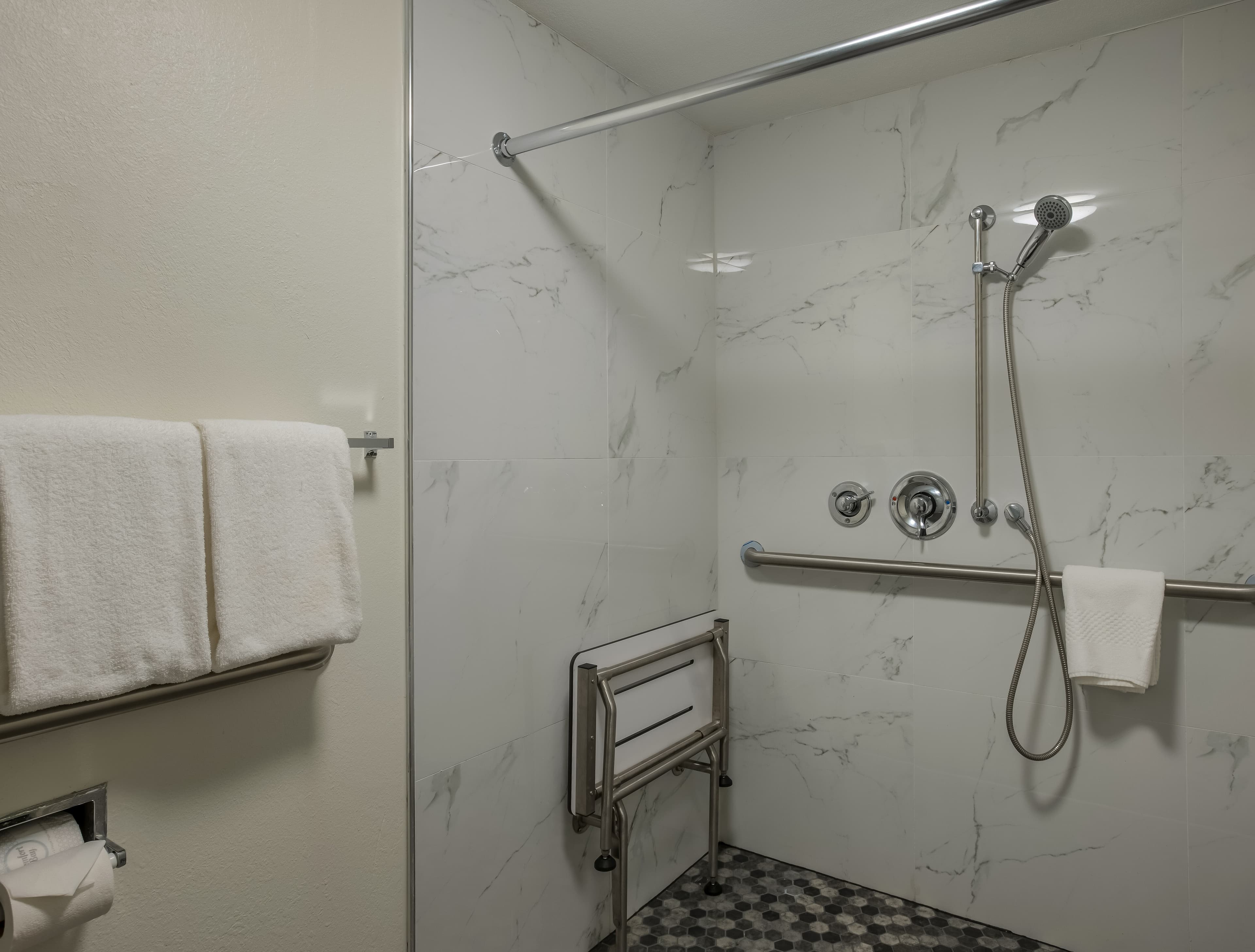 MainStay Suites Savannah Midtown — 10