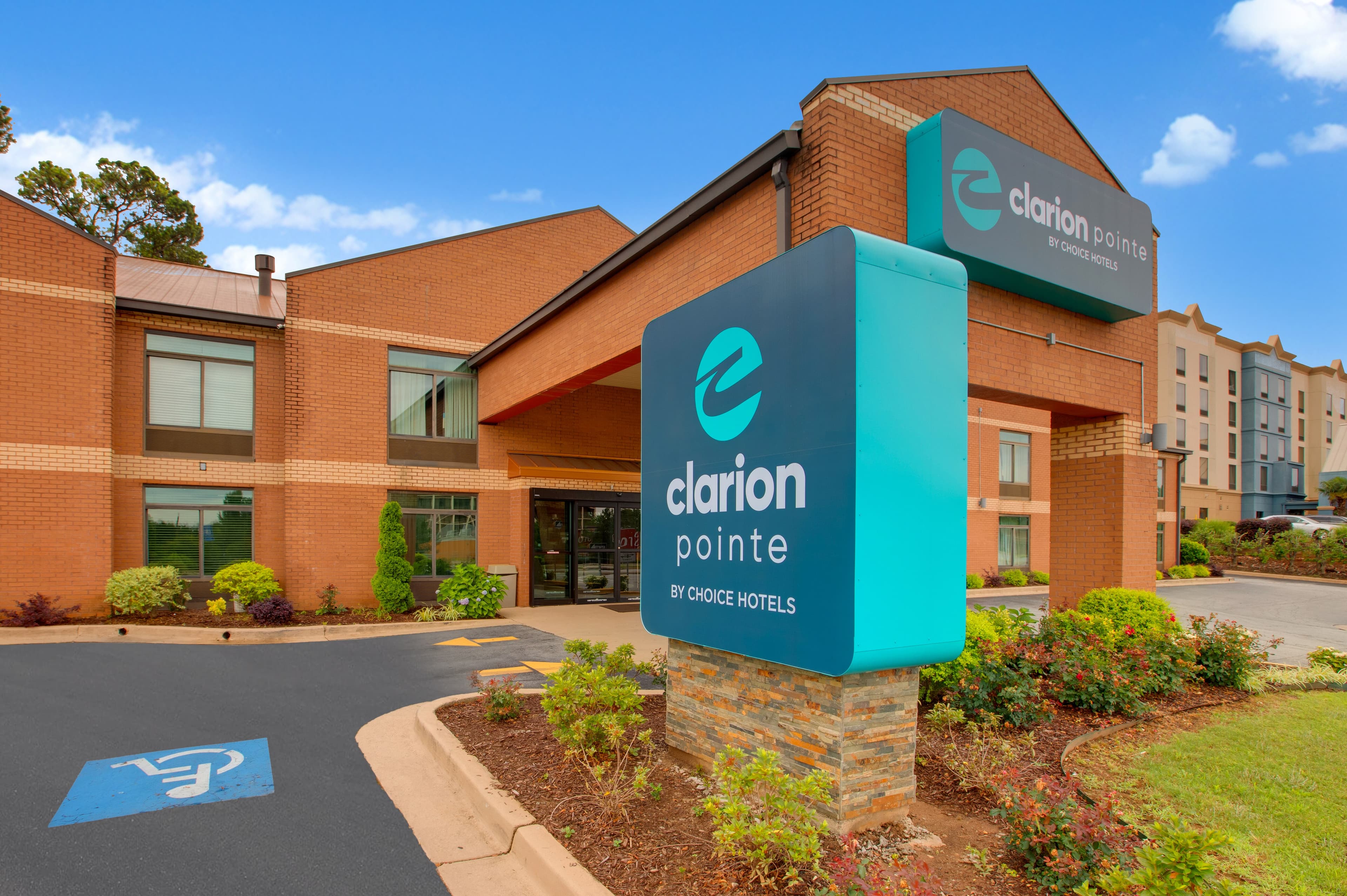 Clarion Pointe Atlanta Airport College Park - Image 1