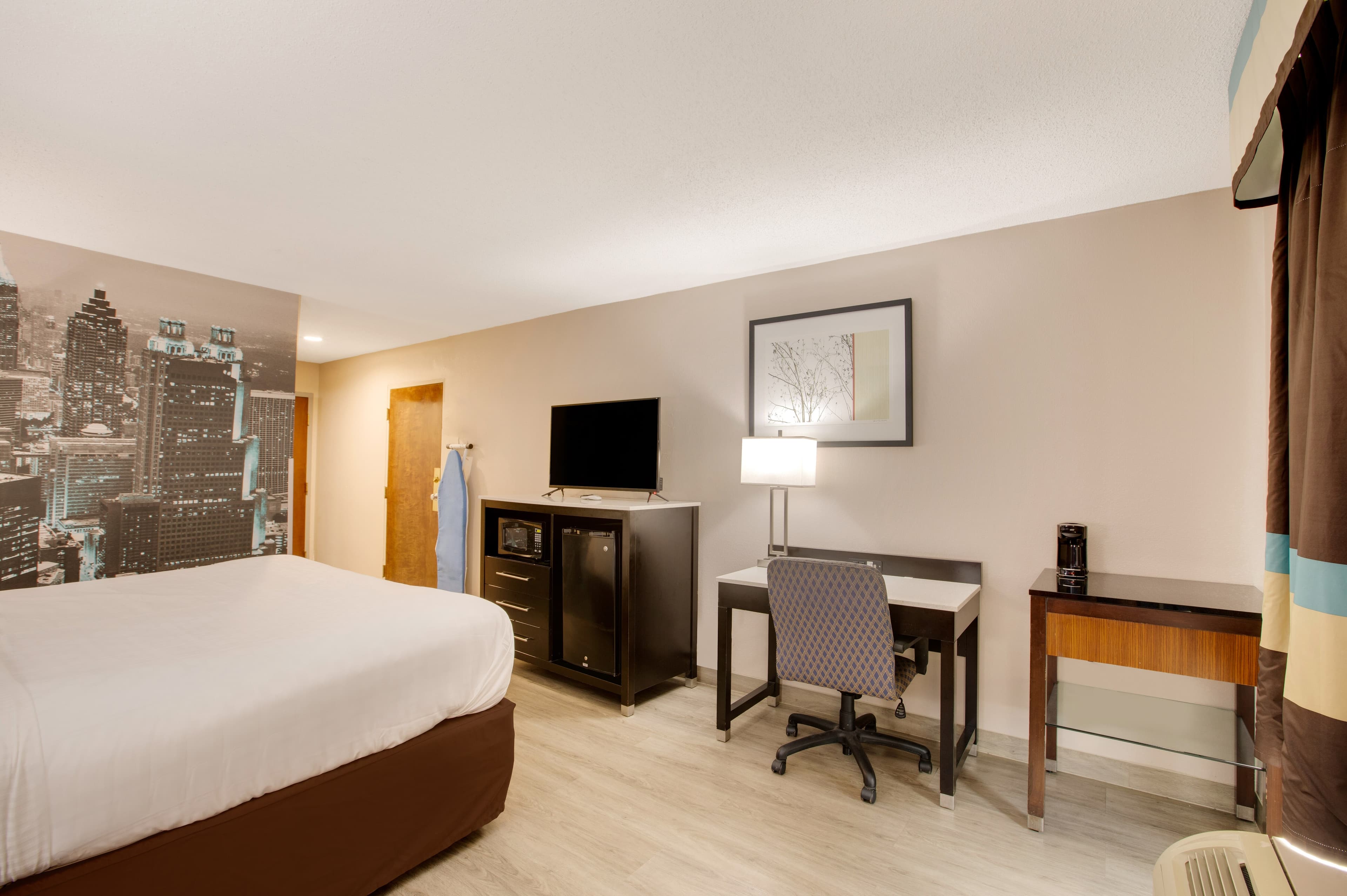 Clarion Pointe Atlanta Airport College Park - Image 4