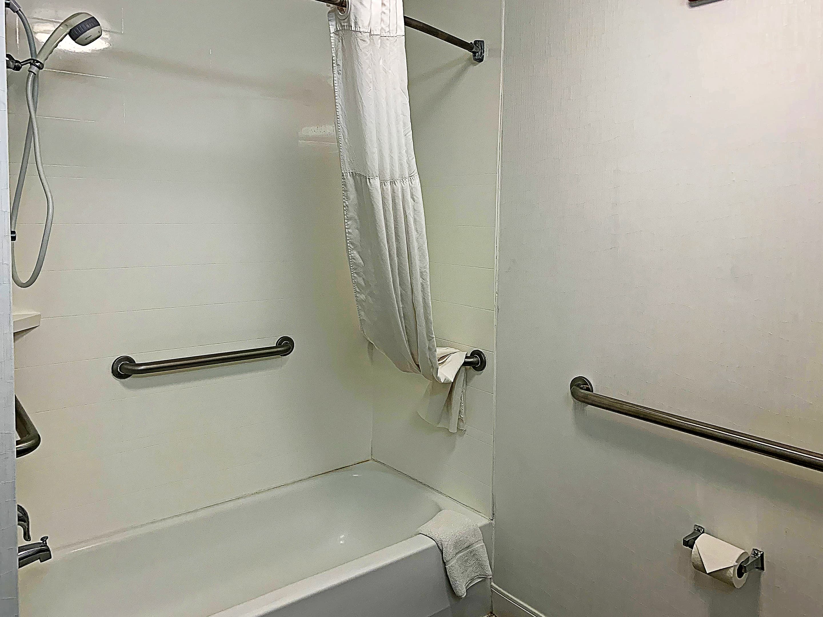 Comfort Inn Darien - North Brunswick - Image 3