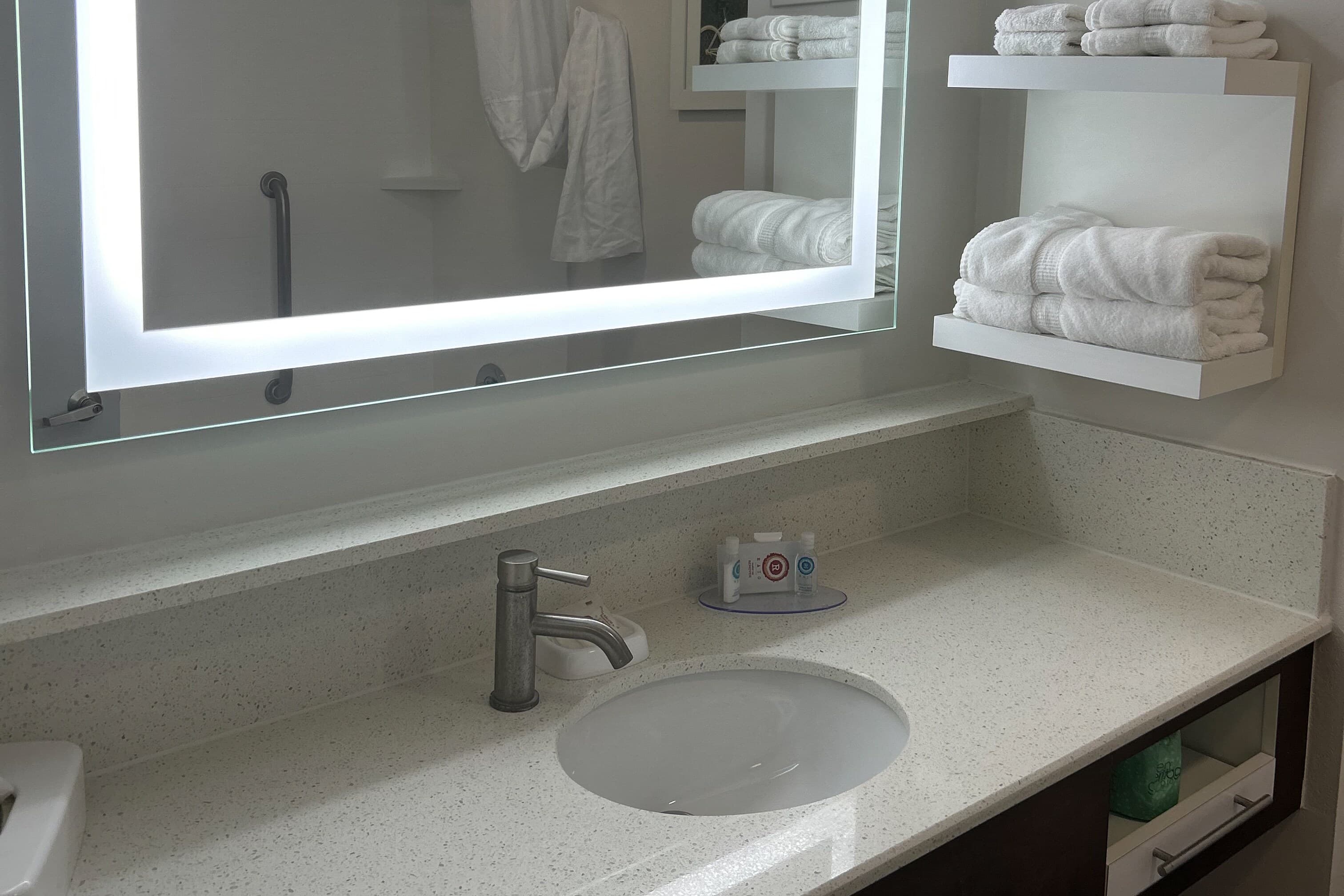 Comfort Inn Darien - North Brunswick — 17