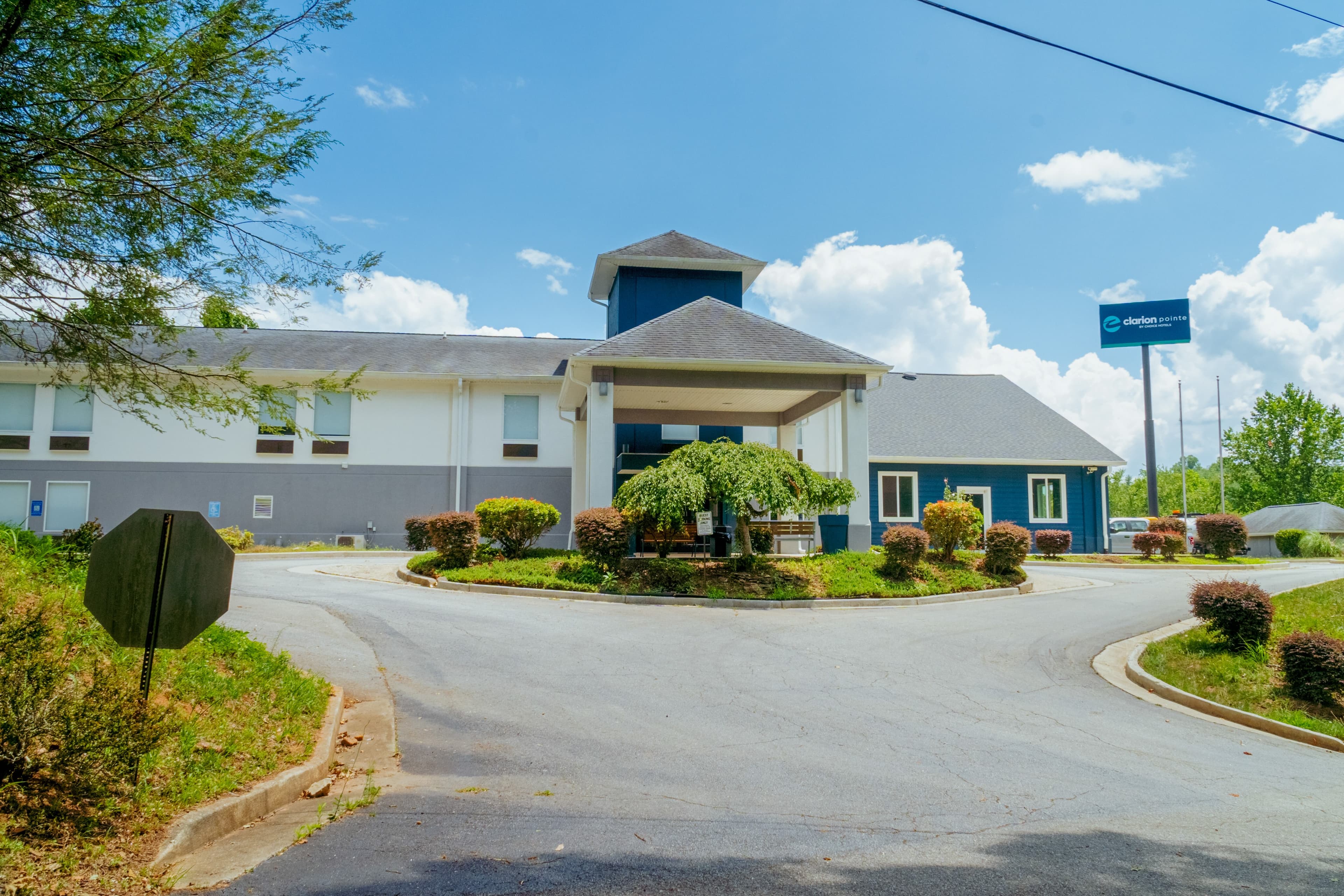 Clarion Pointe-Dillard near Blue Ridge Mountains - Image 1