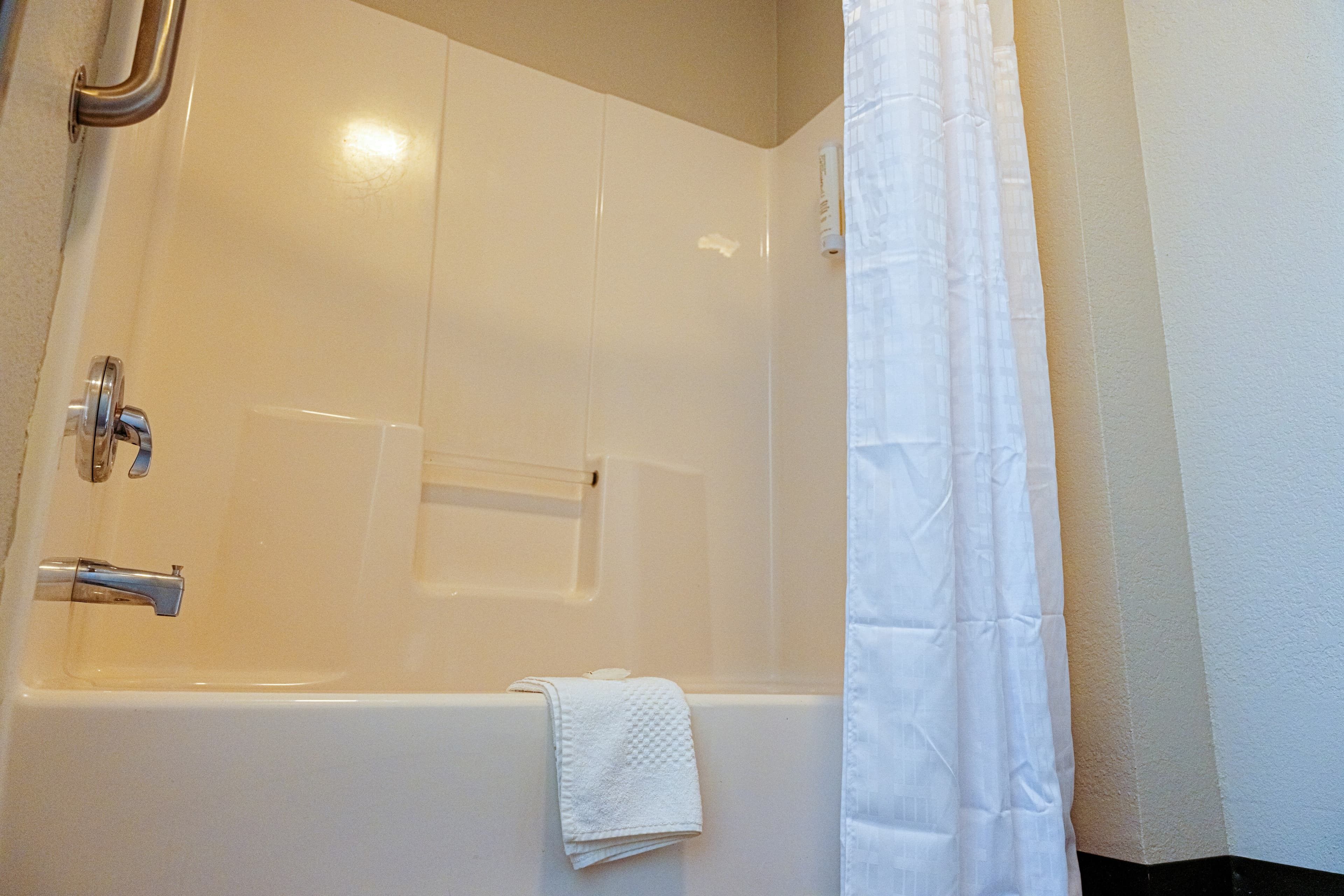 Clarion Pointe-Dillard near Blue Ridge Mountains — 8