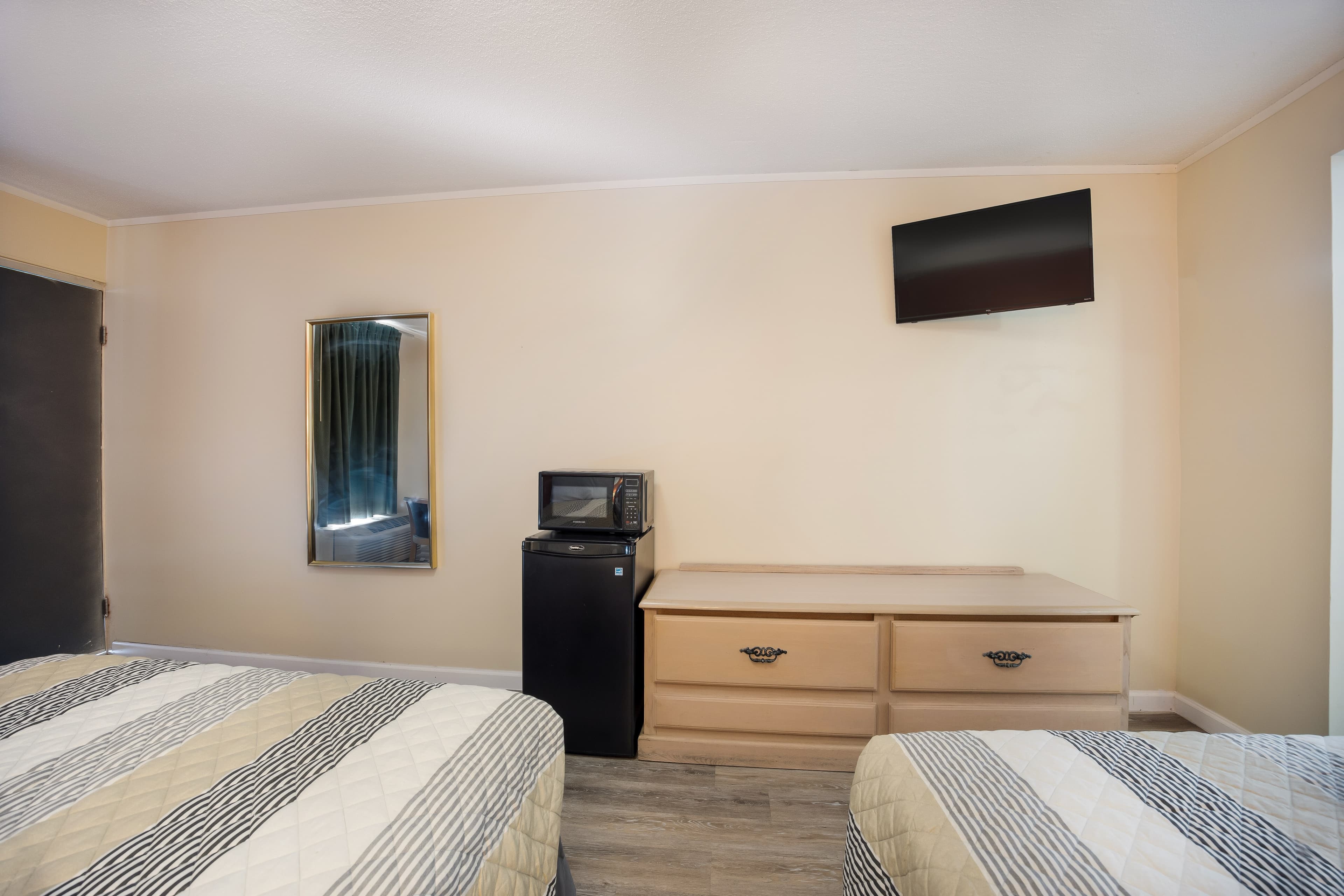 Rodeway Inn Cecil — 7