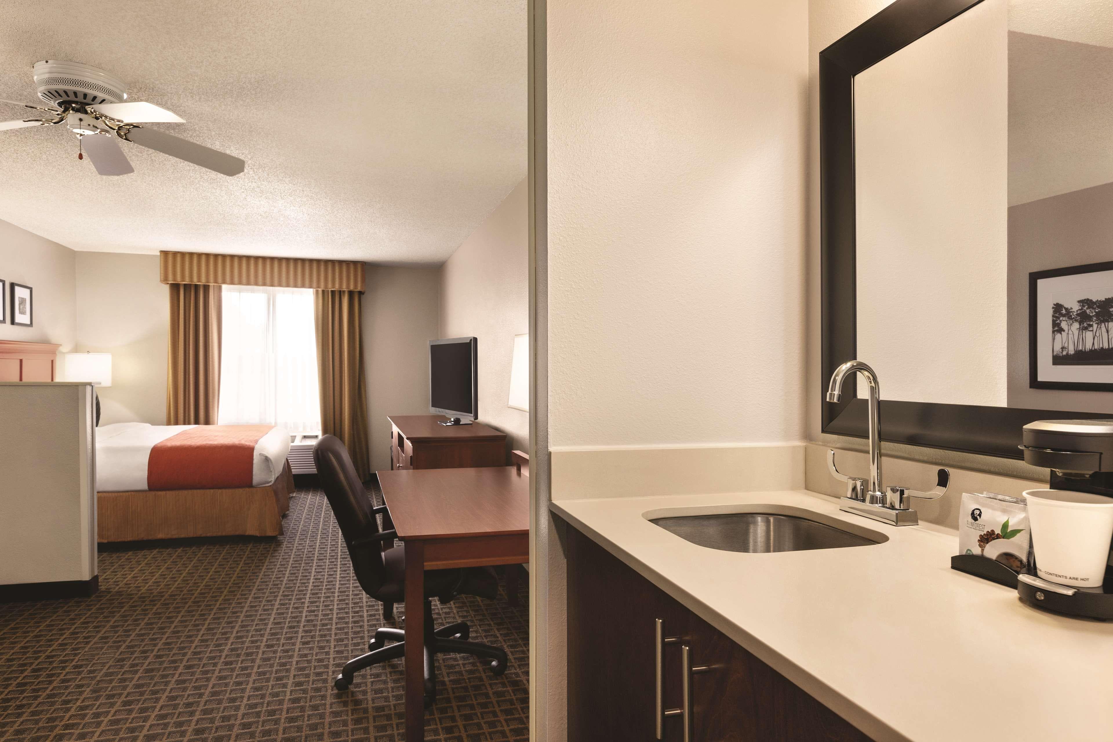 Country Inn & Suites by Radisson, Lawrenceville near Northside Hospital Gwinnett — 16
