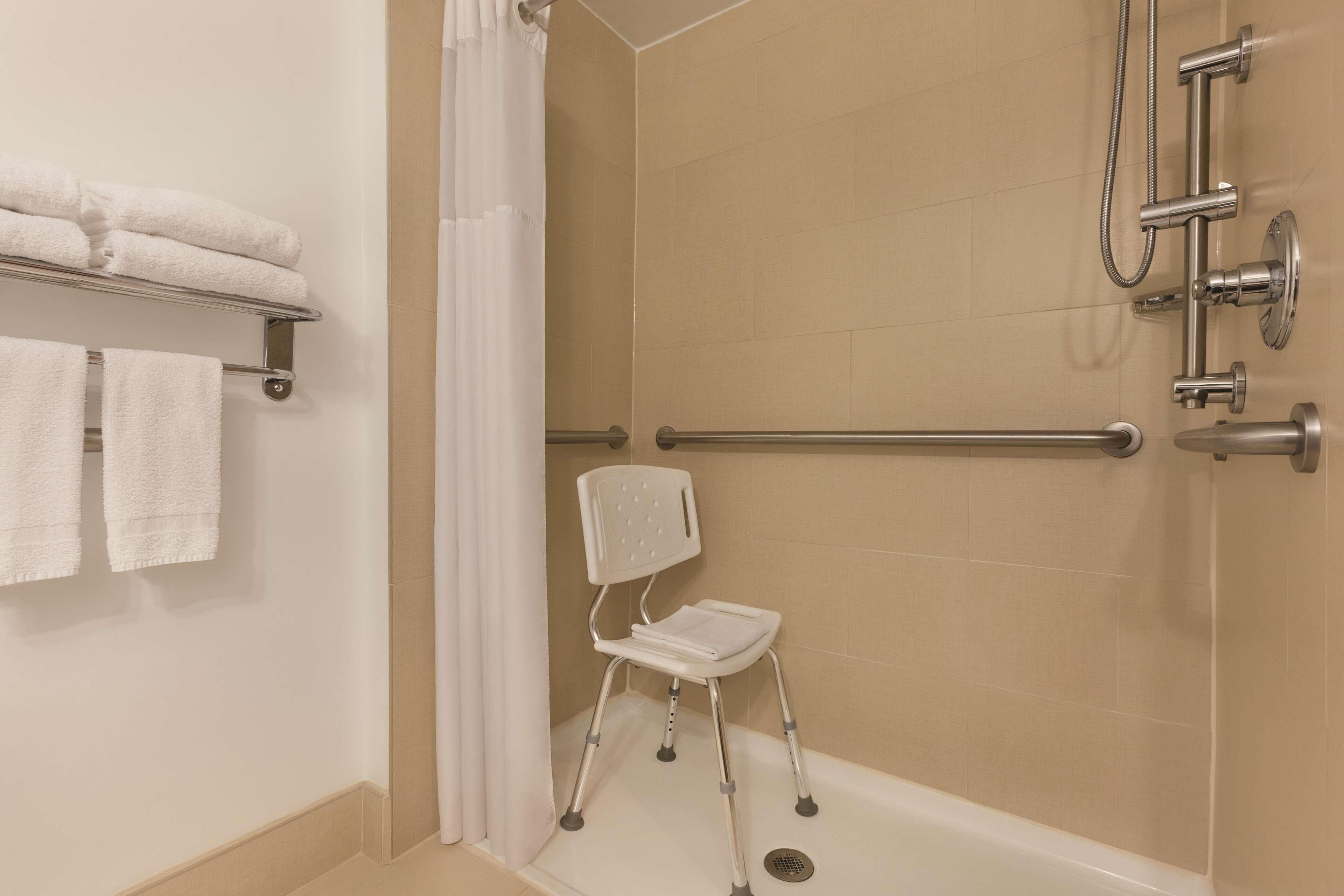 Country Inn & Suites by Radisson, Lawrenceville near Northside Hospital Gwinnett - Image 3