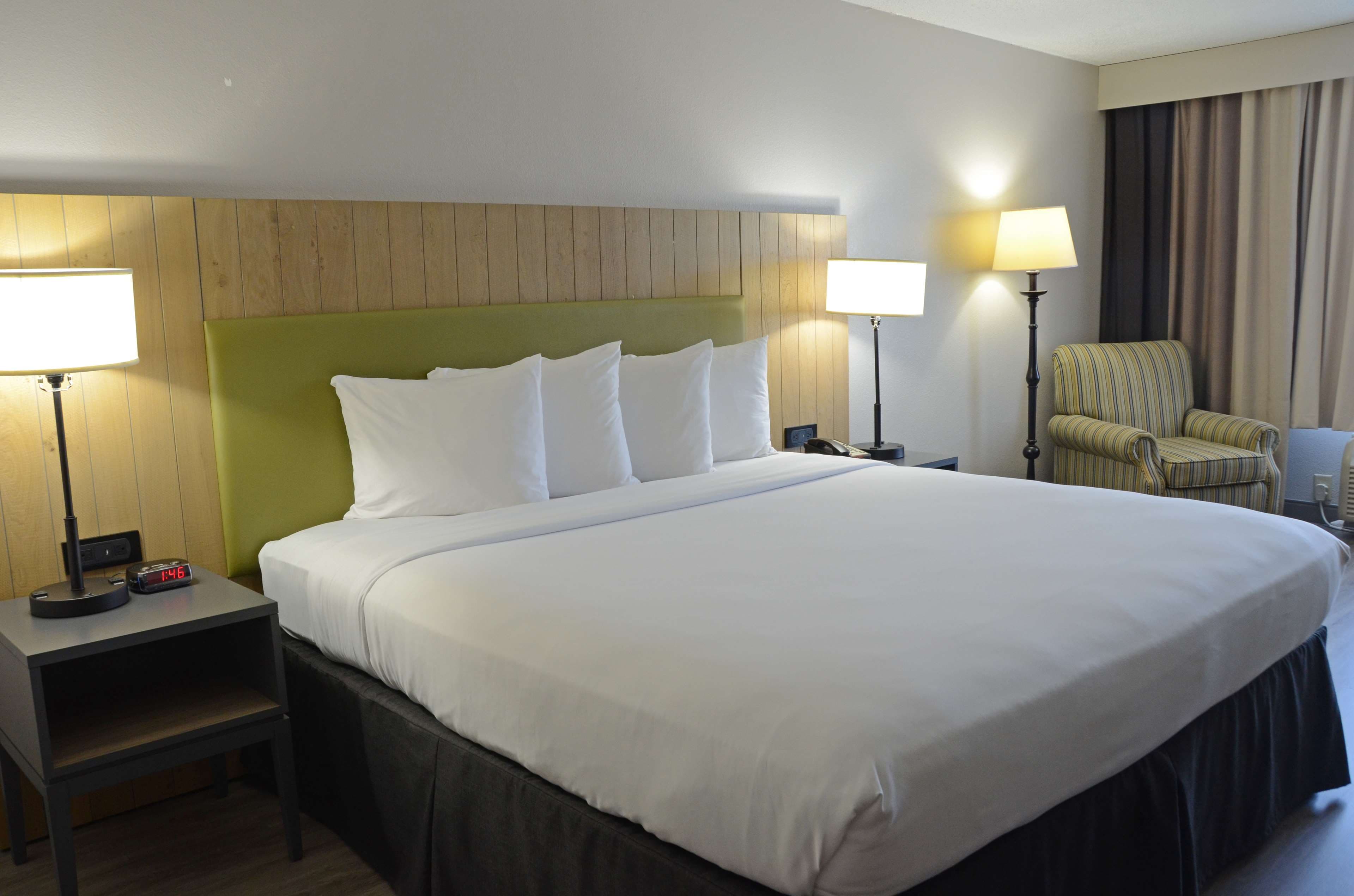 Country Inn & Suites by Radisson, Buford at Mall of Georgia, GA - Image 2