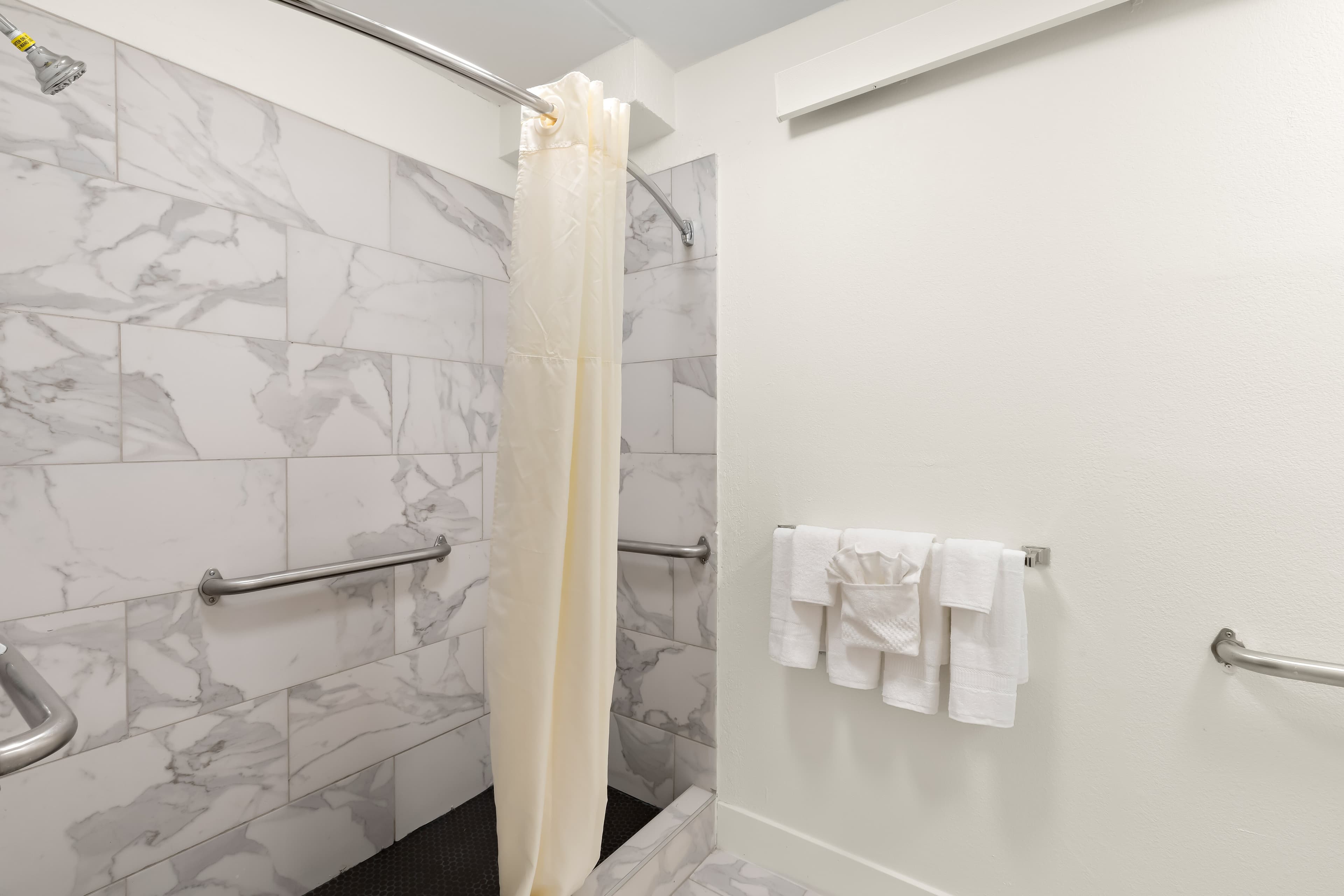 Clarion Pointe Kennesaw Town Center — 6