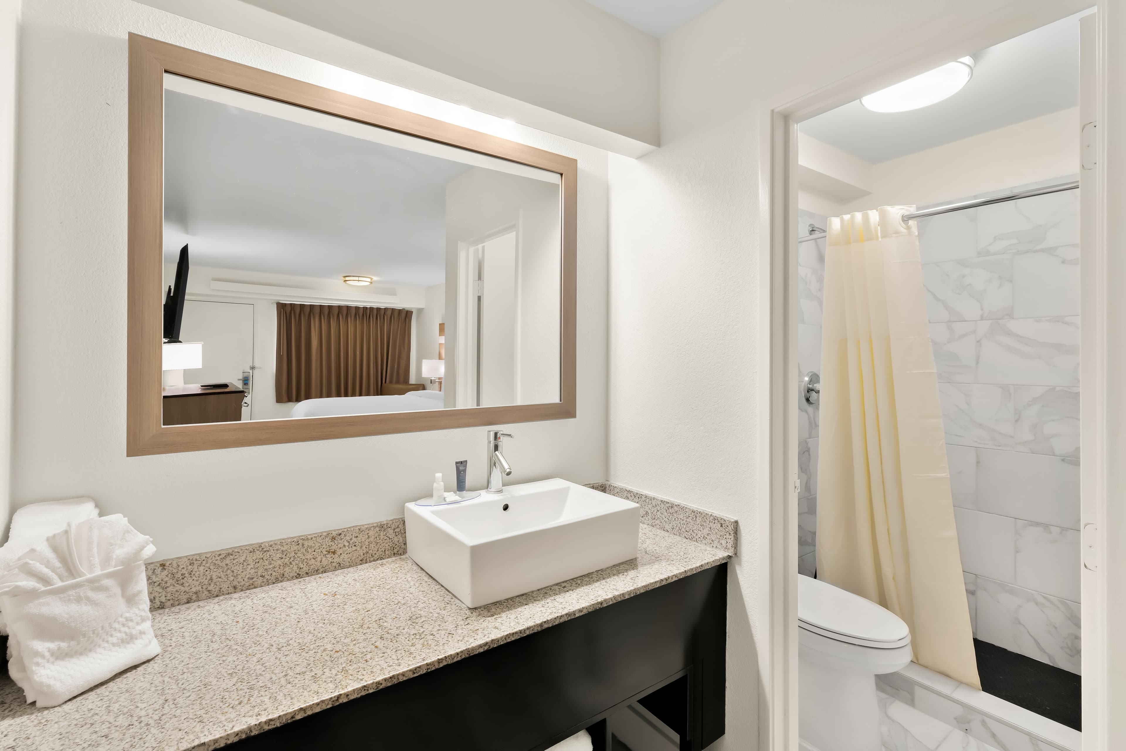 Clarion Pointe Kennesaw Town Center — 17