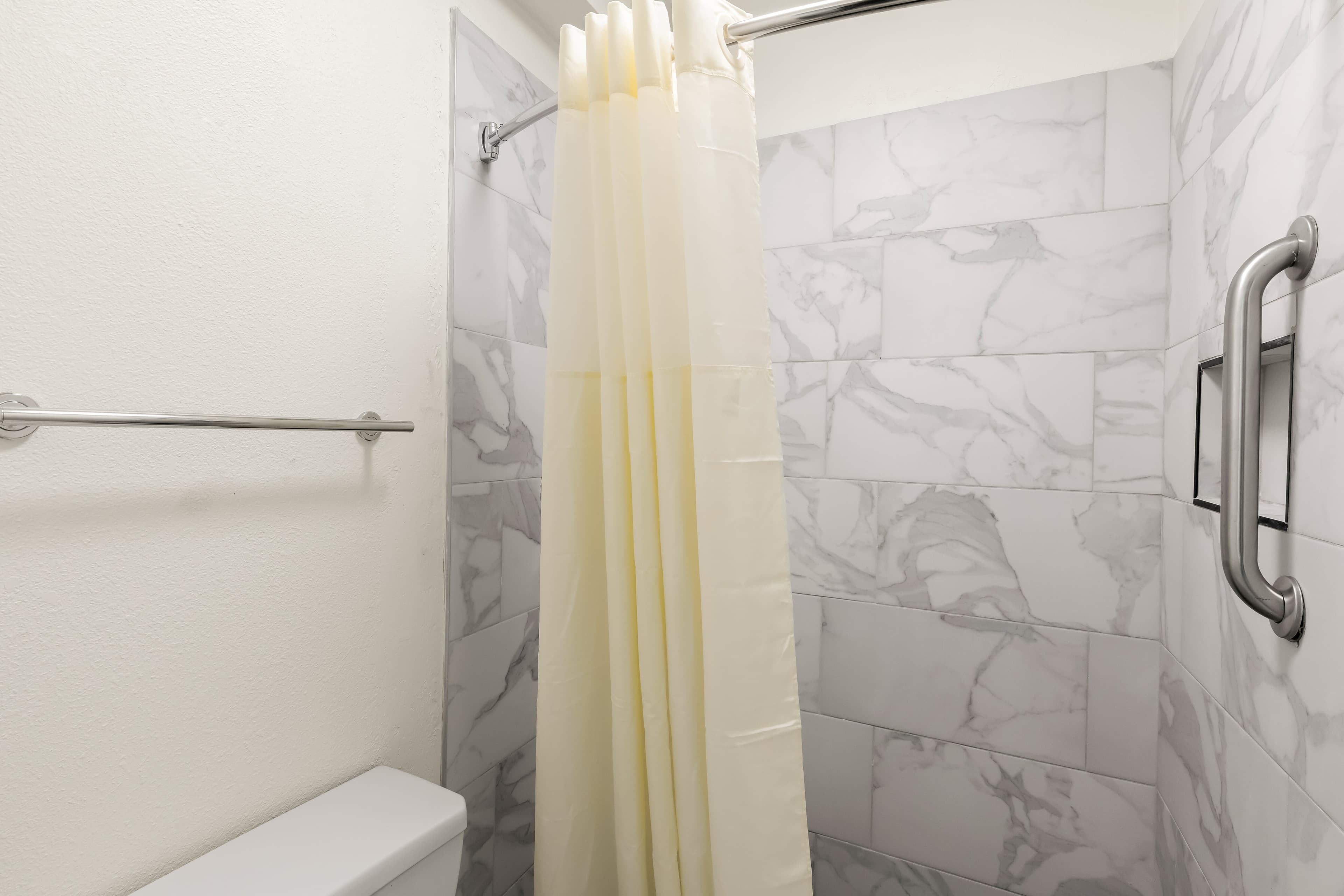 Clarion Pointe Kennesaw Town Center — 18