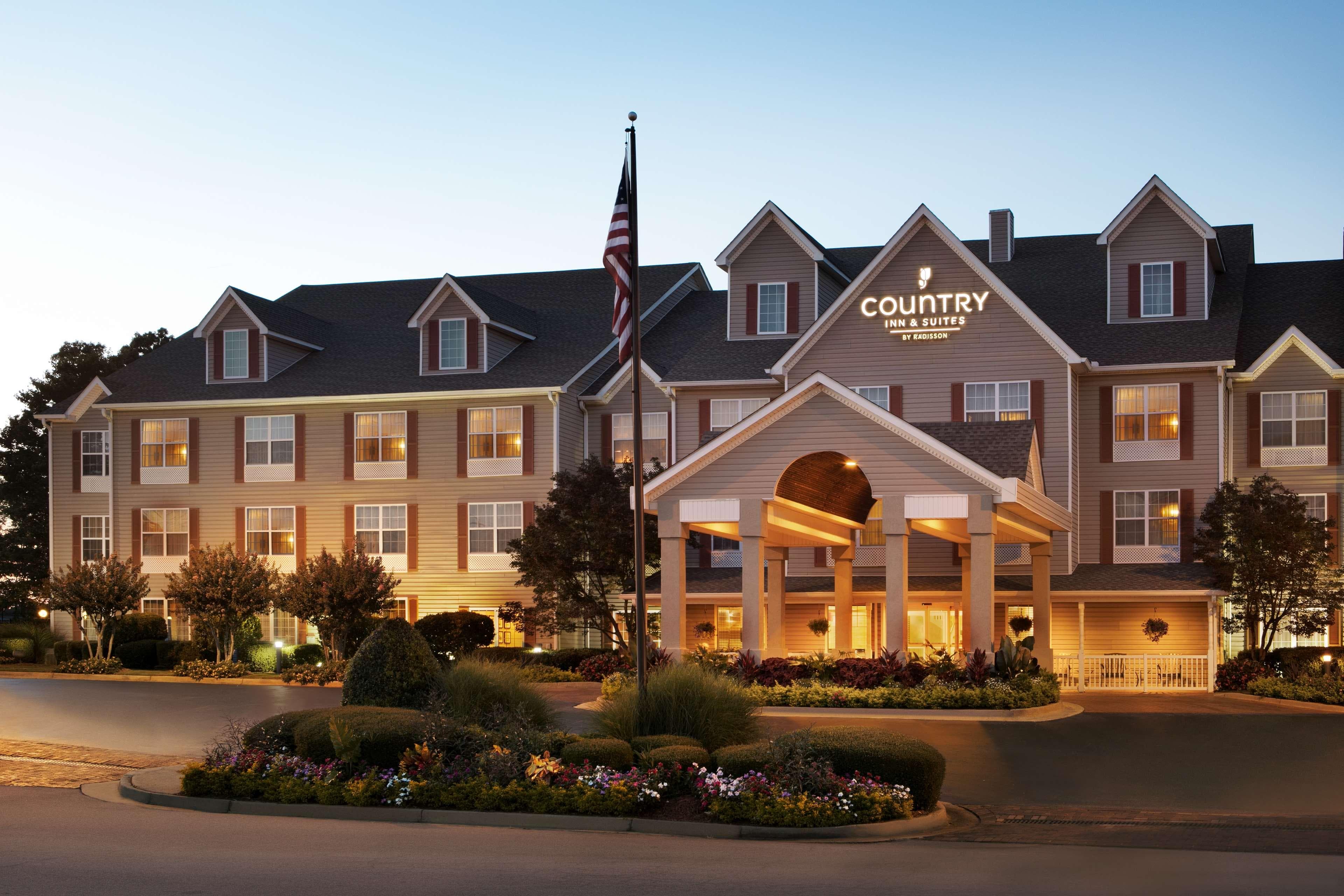 Country Inn & Suites By Radisson,  Atlanta Airport North, GA - Image 1