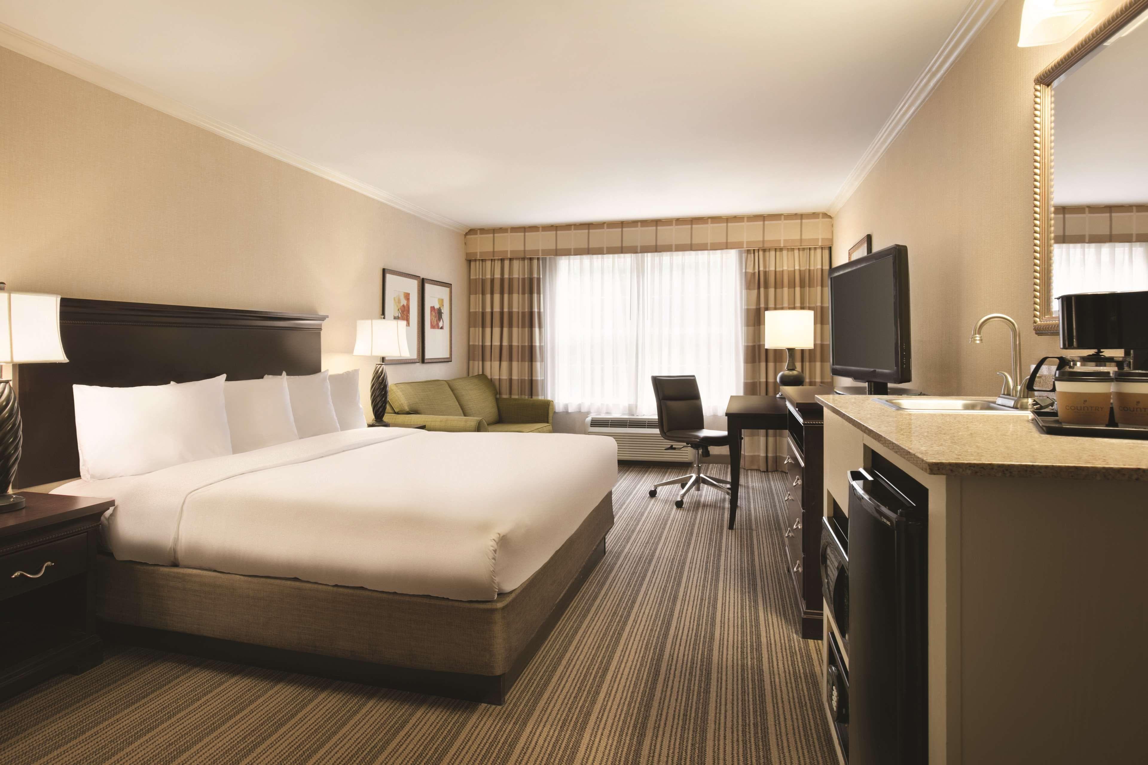 Country Inn & Suites By Radisson,  Atlanta Airport North, GA - Image 2