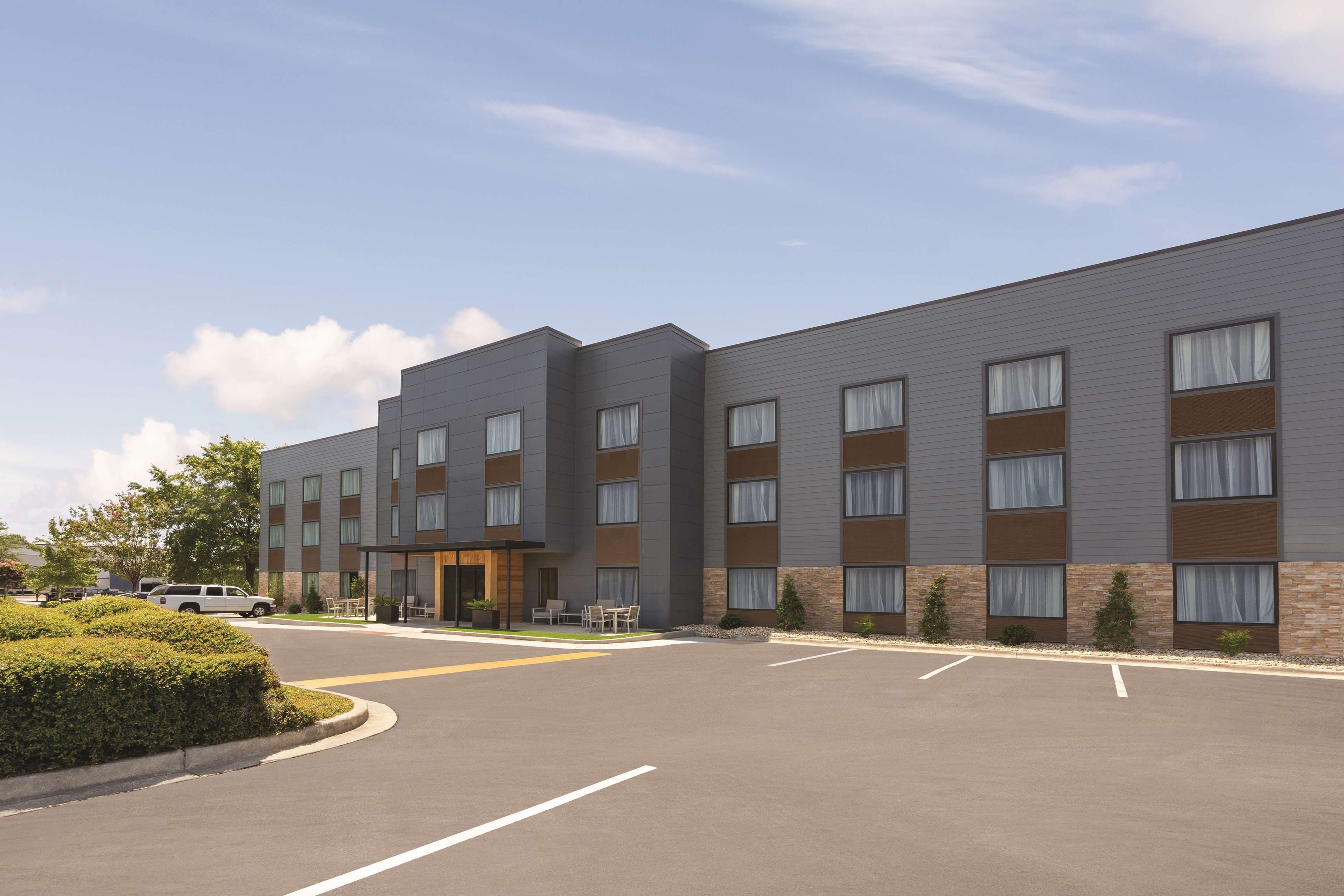 Country Inn & Suites by Radisson, Savannah Midtown, GA - Image 1