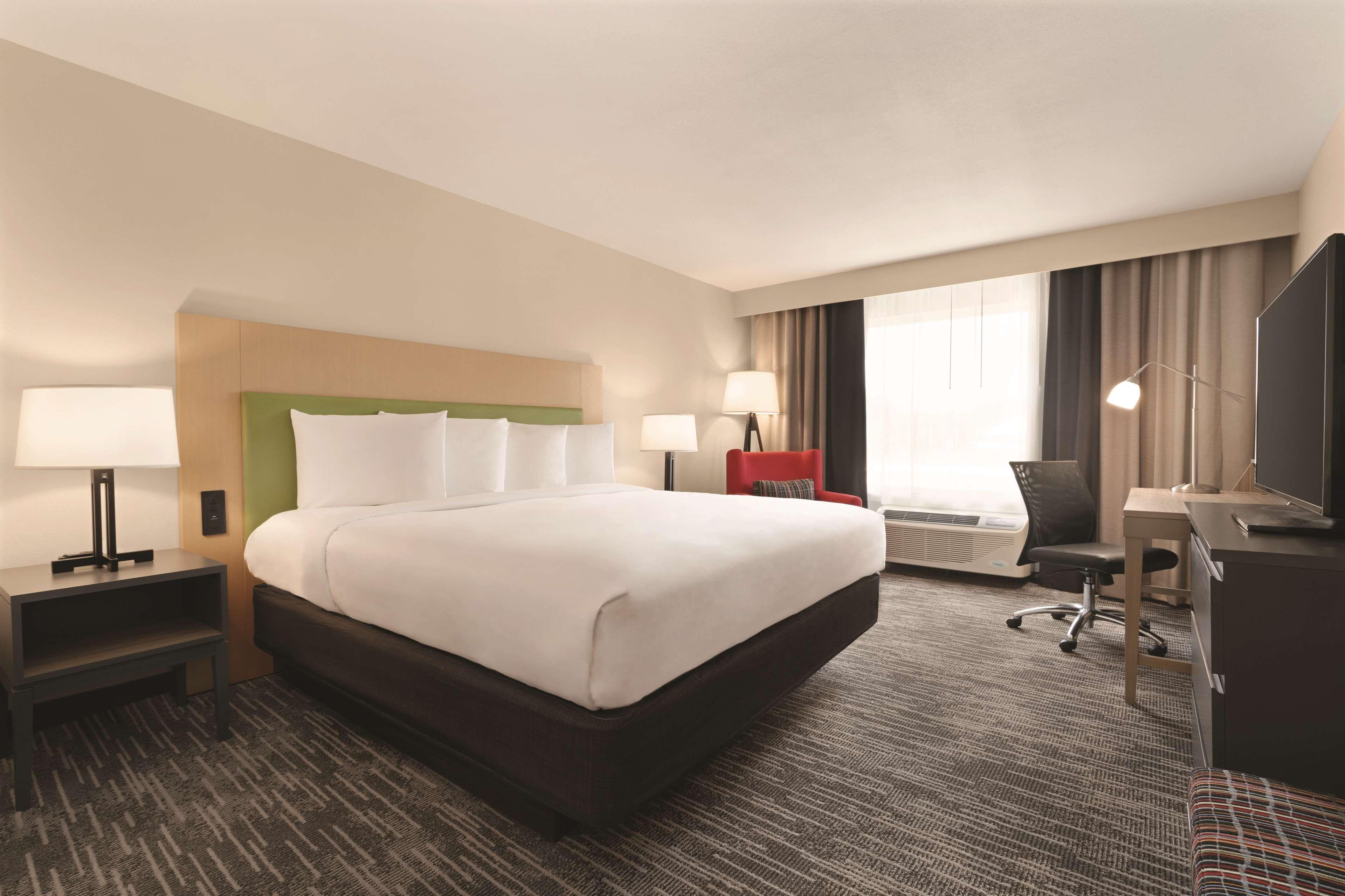 Country Inn & Suites by Radisson, Savannah Midtown, GA - Image 2